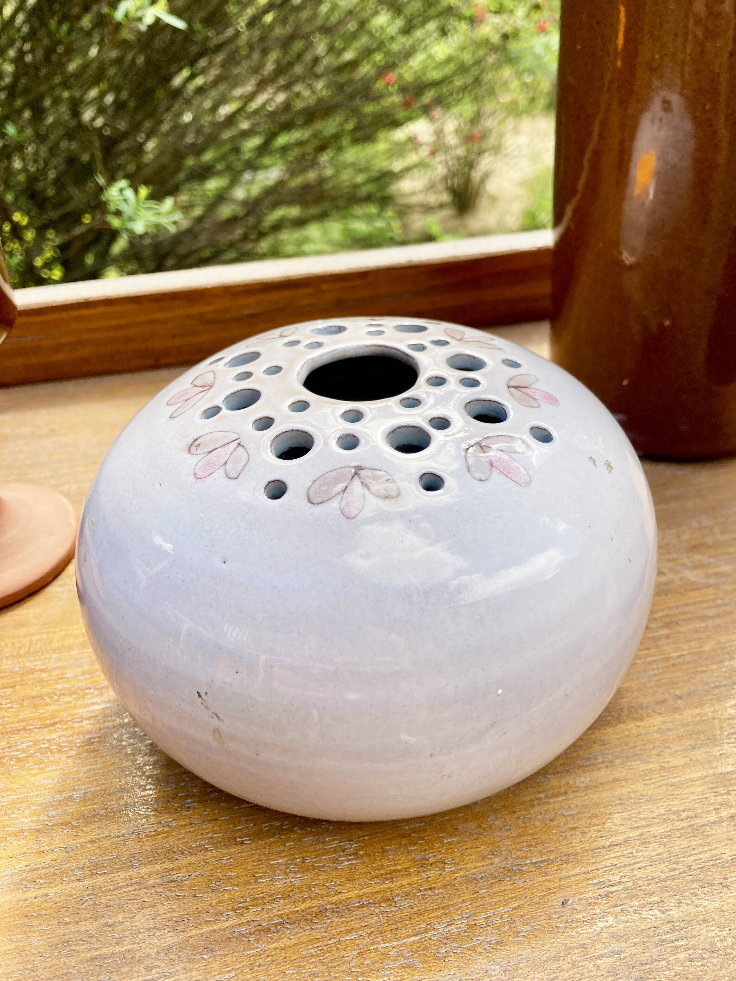 Vase with flowers in glazed ceramic