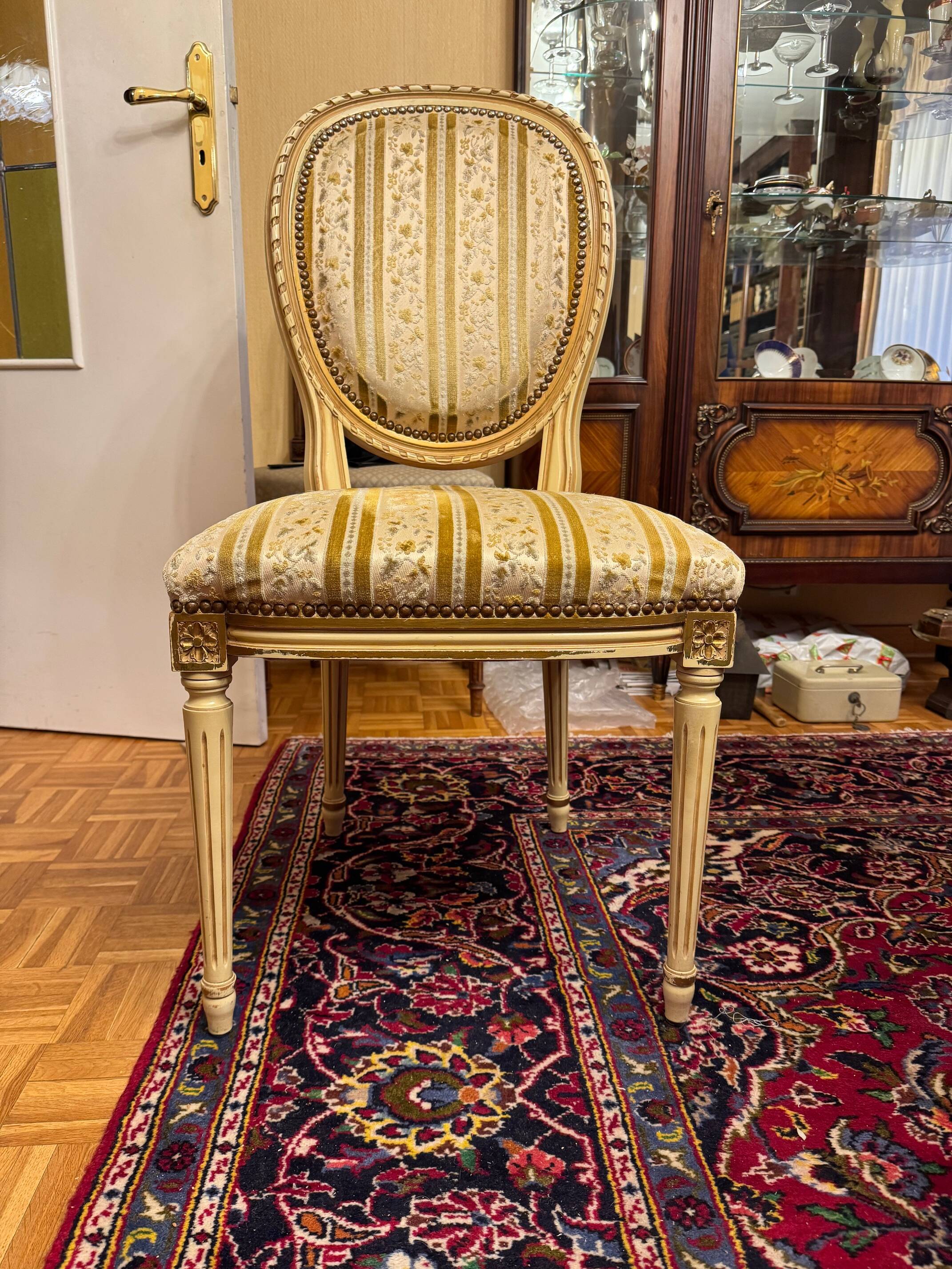 Elysée chairs Louis XVI