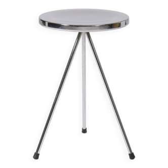 Metal tripod stool