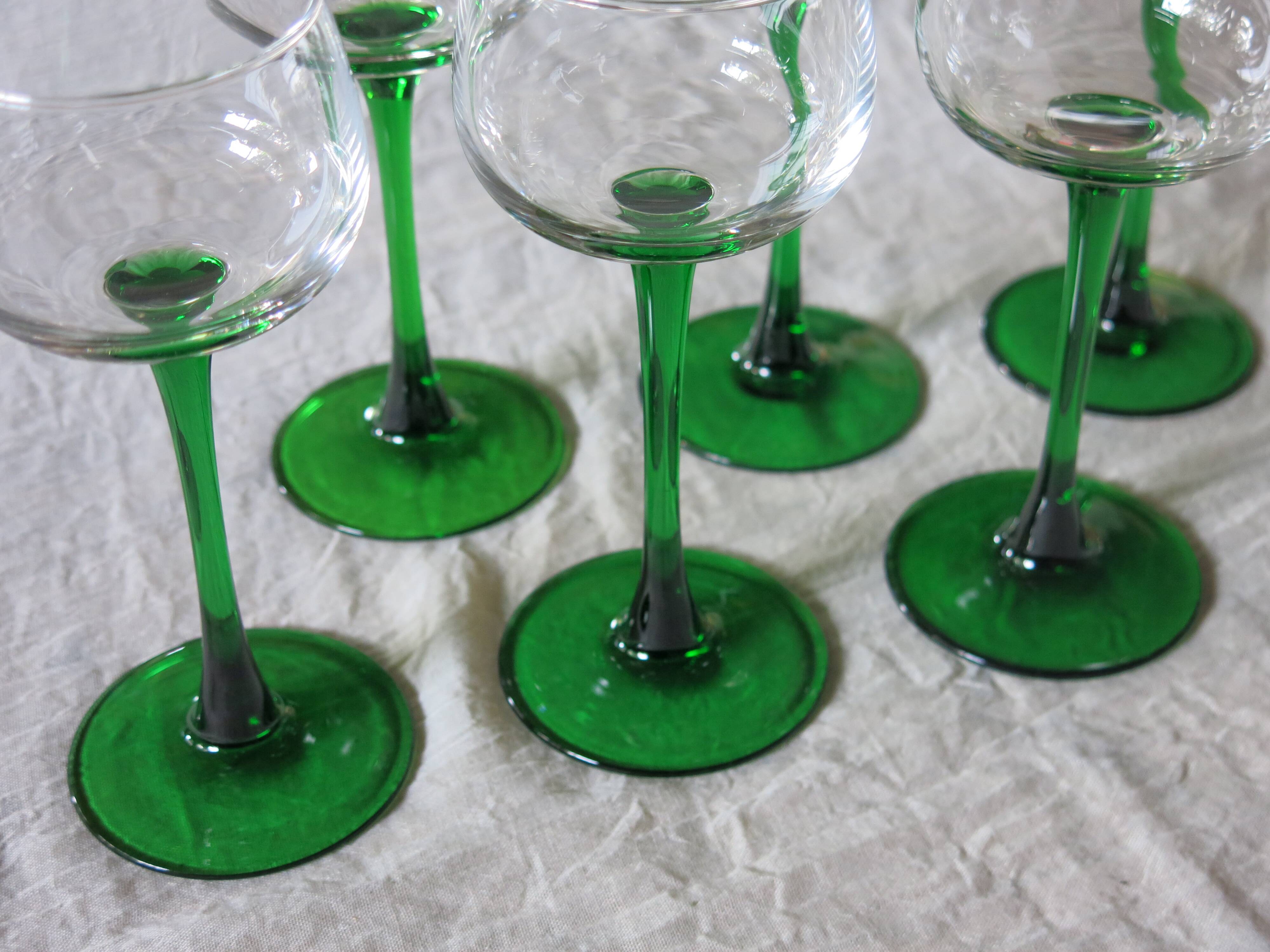 6 colored white wine glasses from Alsace in very good condition