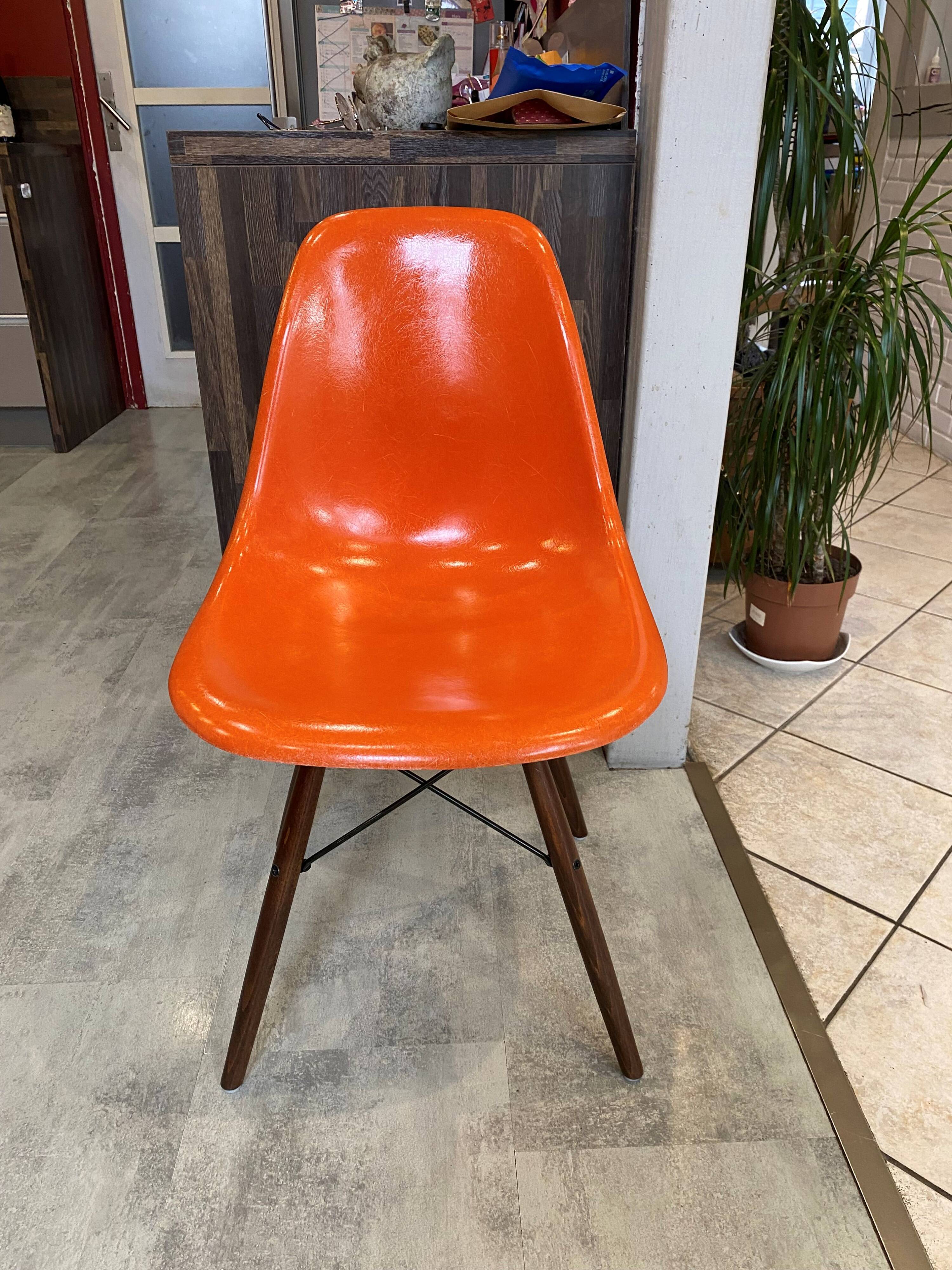 A dsw fiber red orange dowel walnut eames herman miller vintage 70 chair