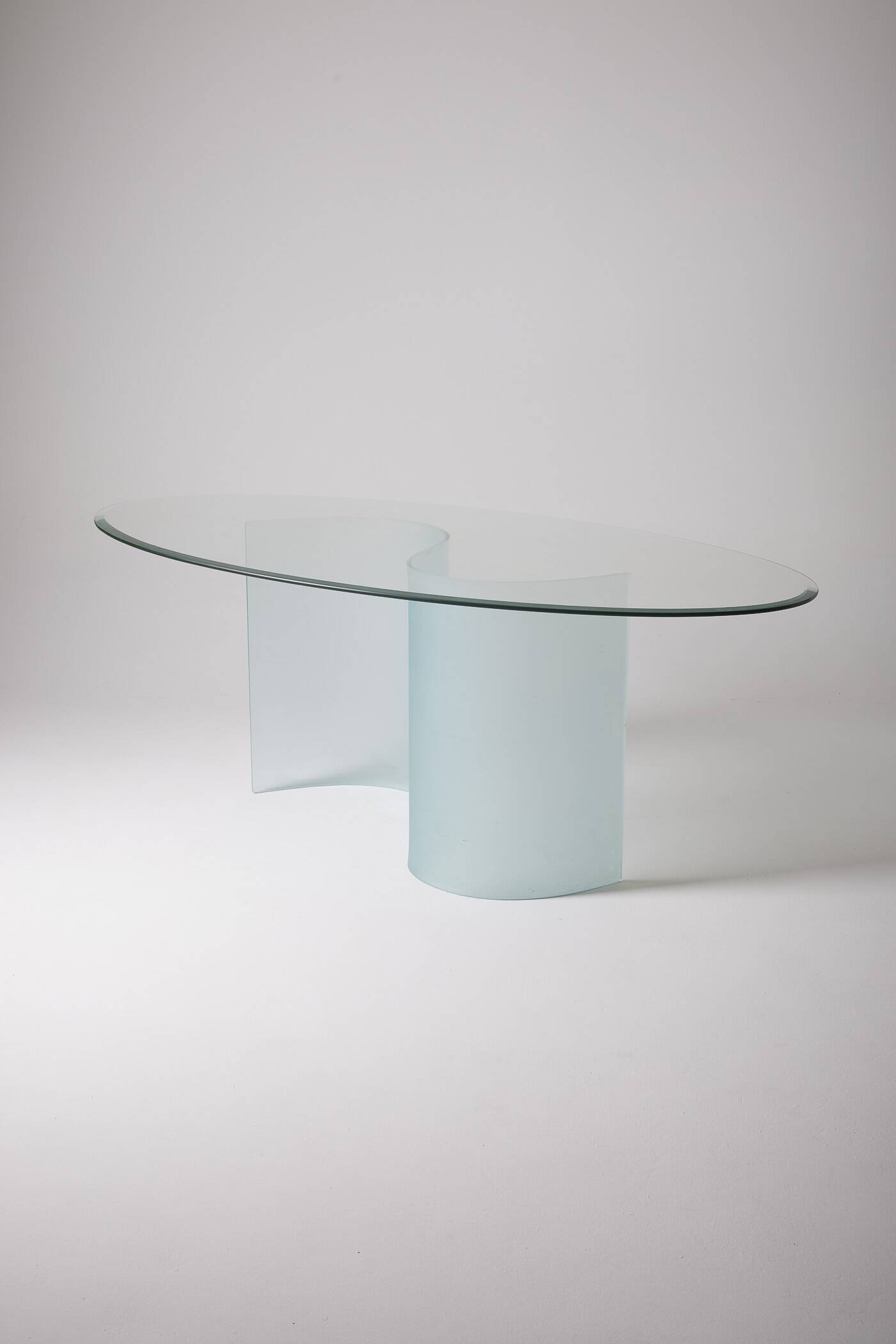 Oval glass table