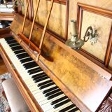 Upright piano