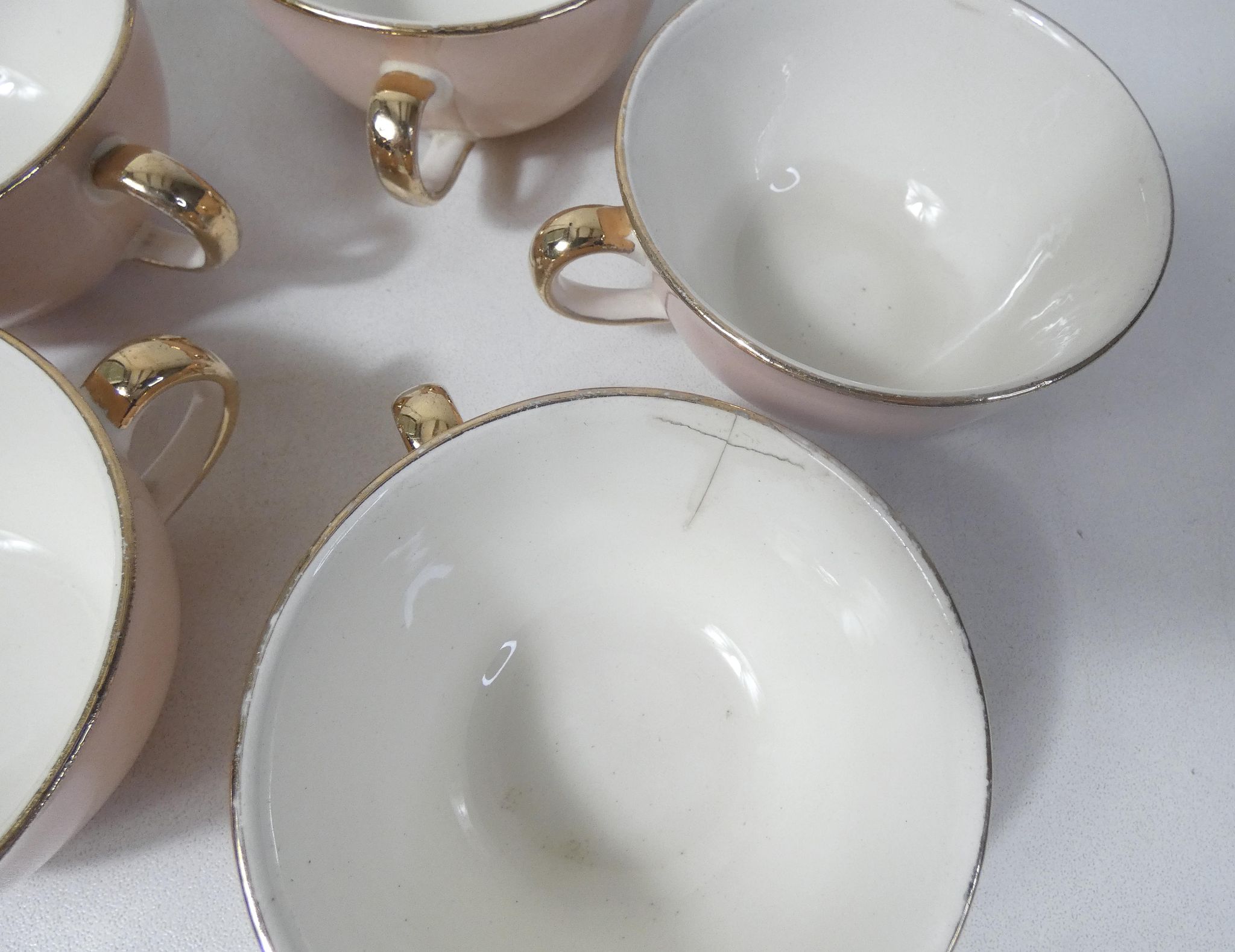 5 tasses Villeroy & Boch rose et or par Lucien Engel