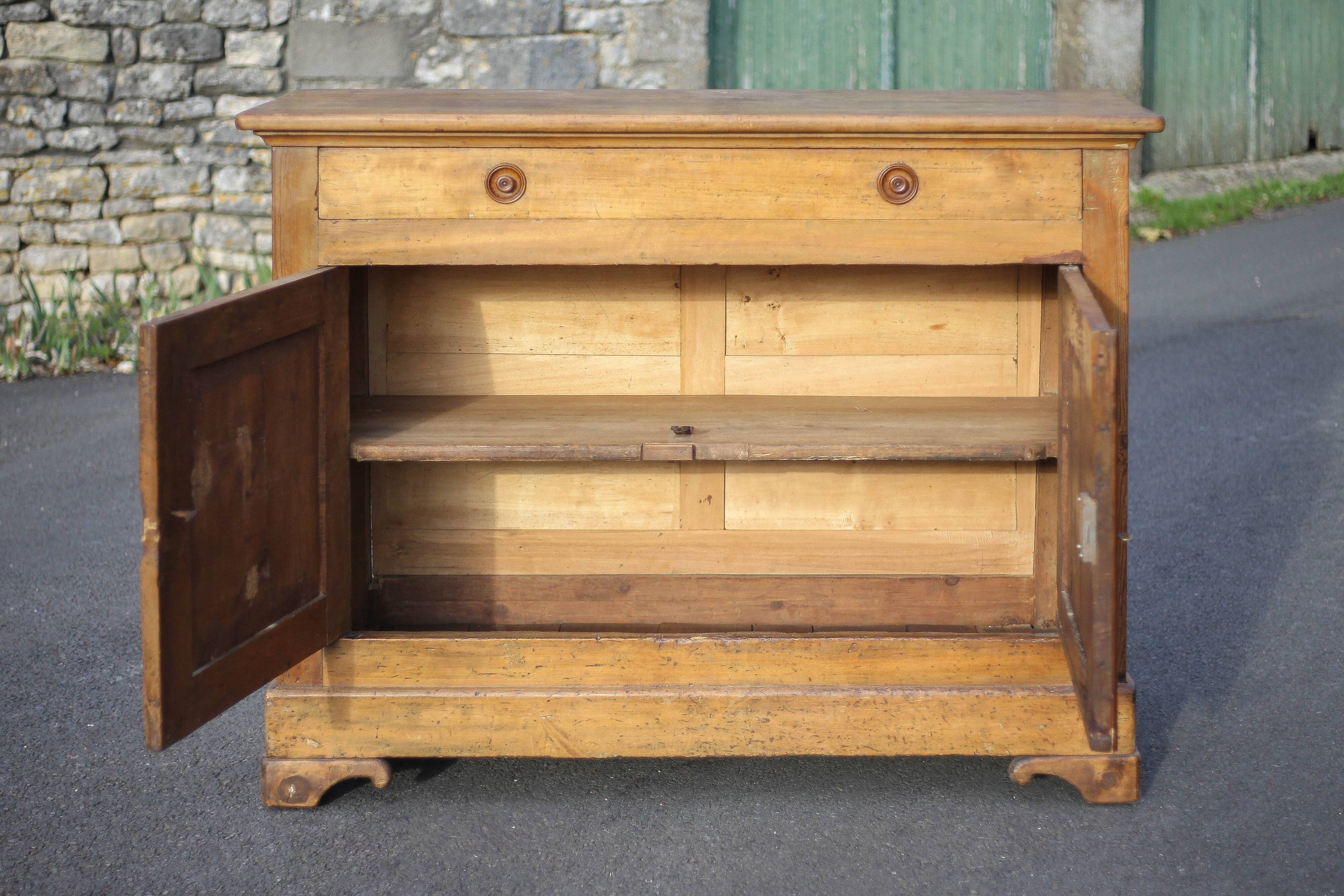 Low wooden sideboard, chest, storage unit, interior decoration Measurement: Length 140 cm. Height