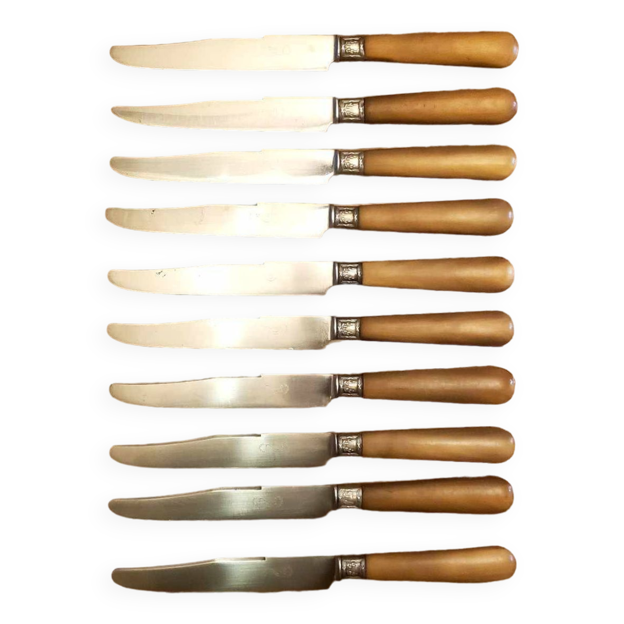 Lot de 10 couteaux manche en corne