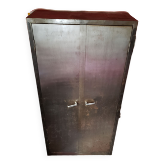 Metal cabinet