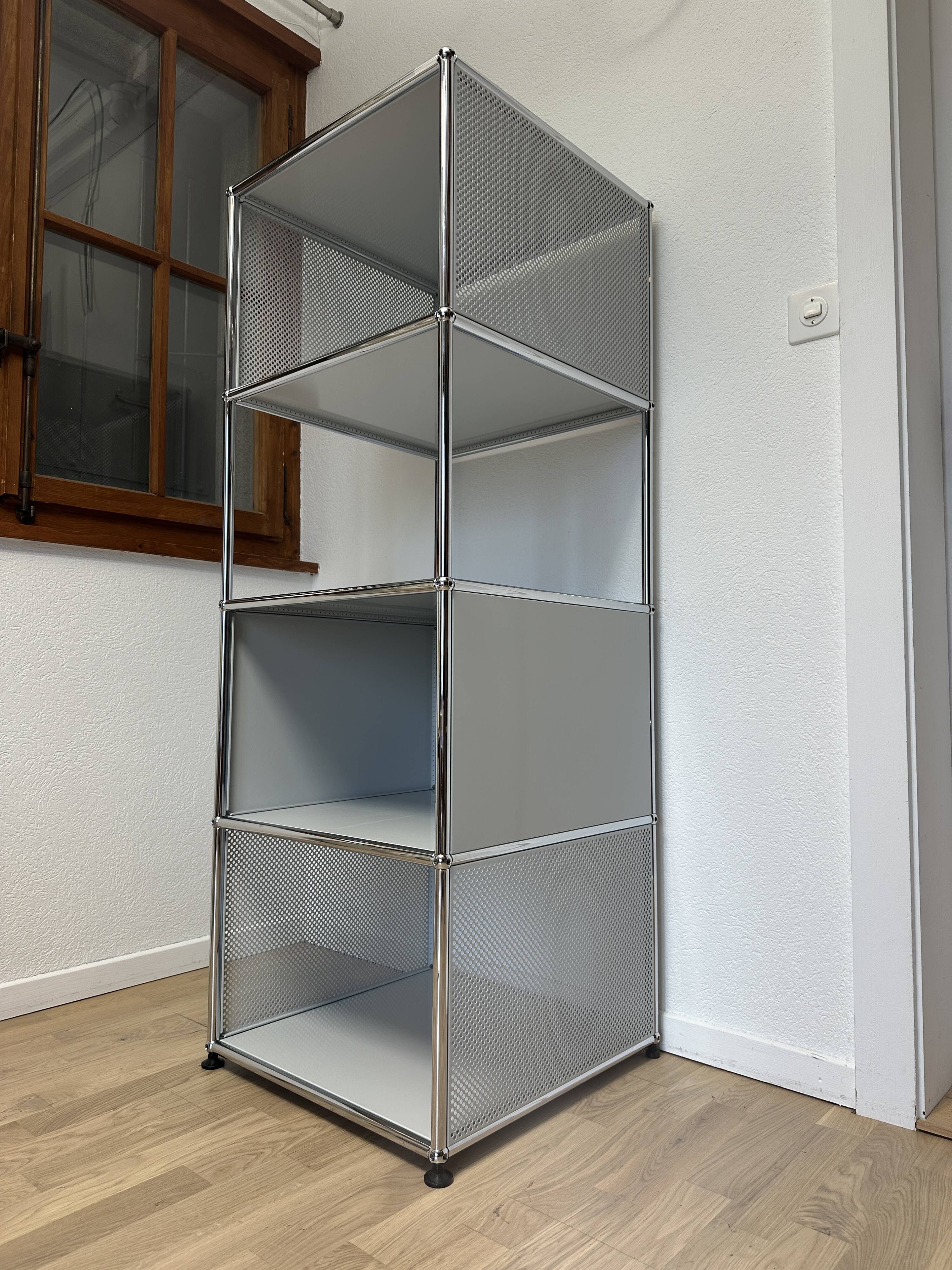 USM Haller shelf in light grey