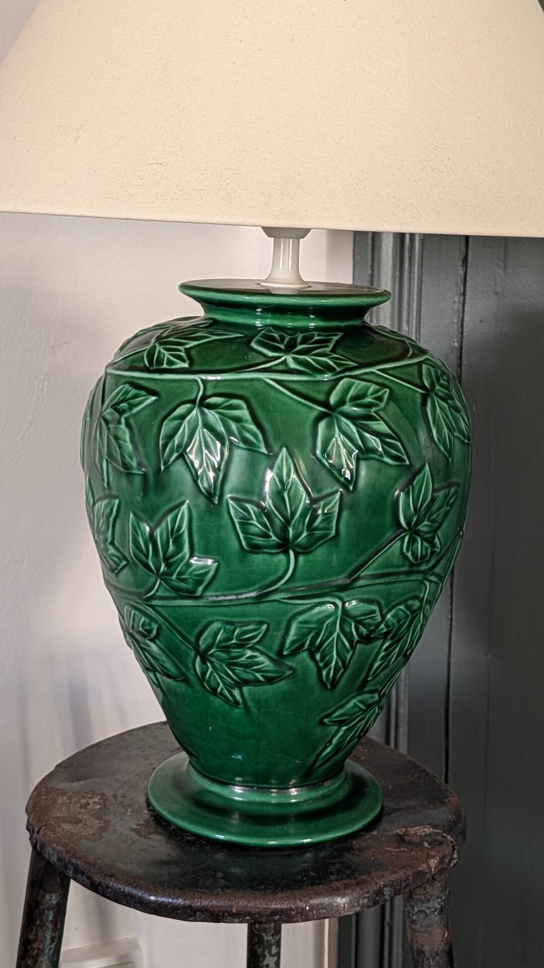 Green ceramic lamp with ivy decoration 70-80