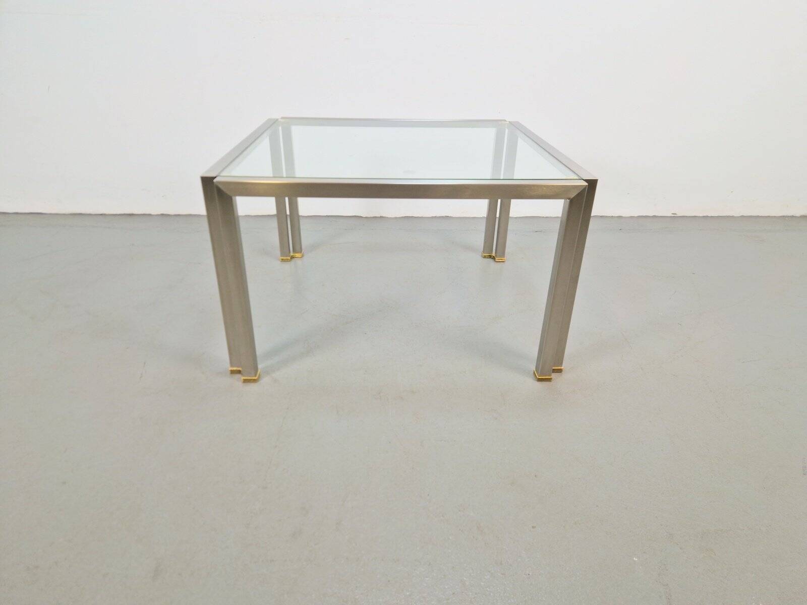 Table basse Regency T28 en laiton et verre de Peter Ghyczy, années 1970