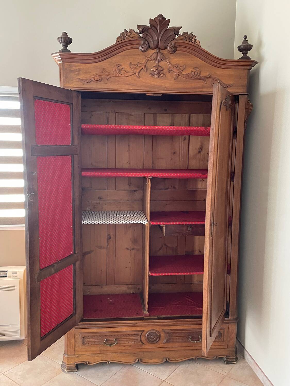 Large solid wood wardrobe from the 1900s-1920s