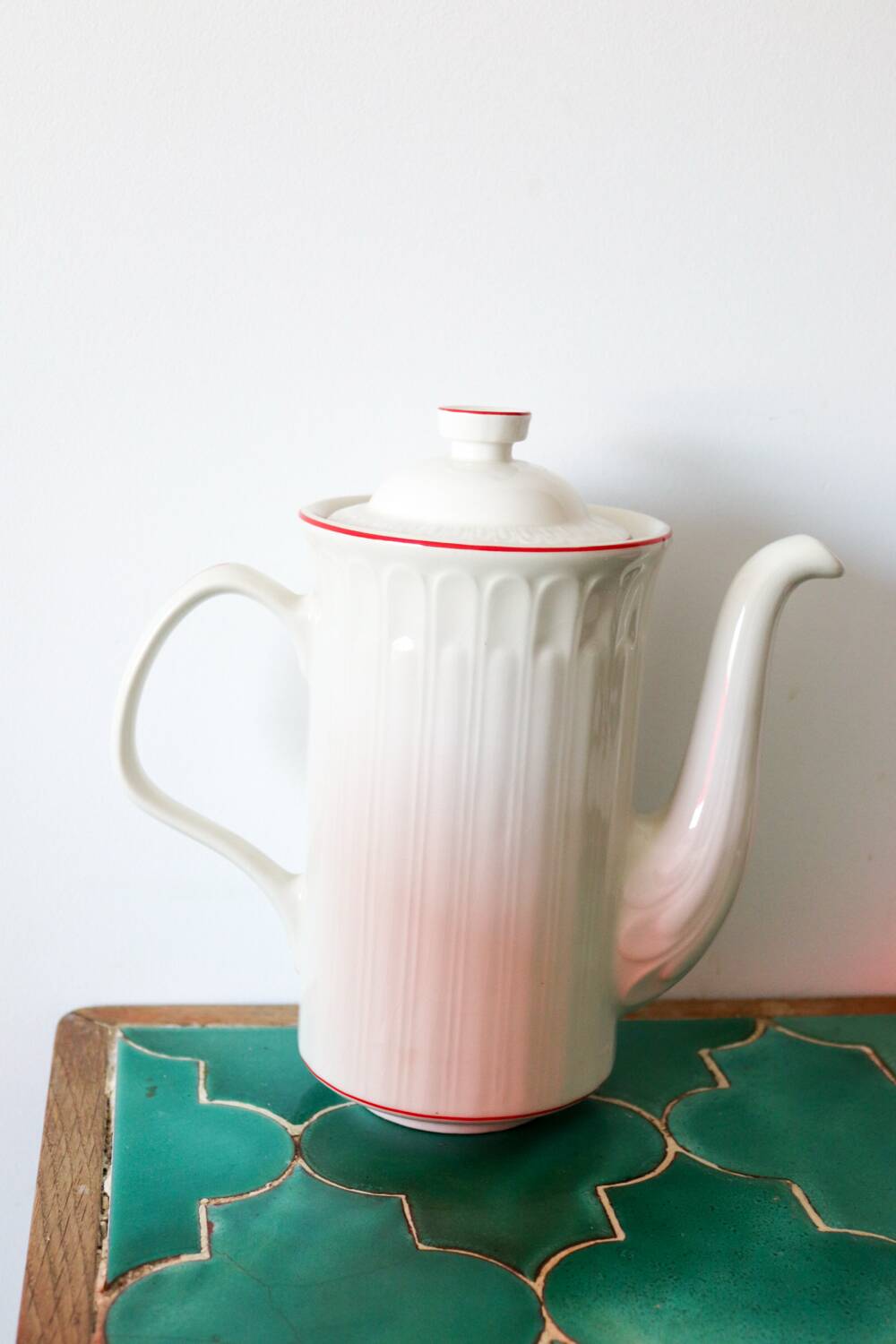 White porcelain teapot / coffee pot with red stripes – Model “Ac