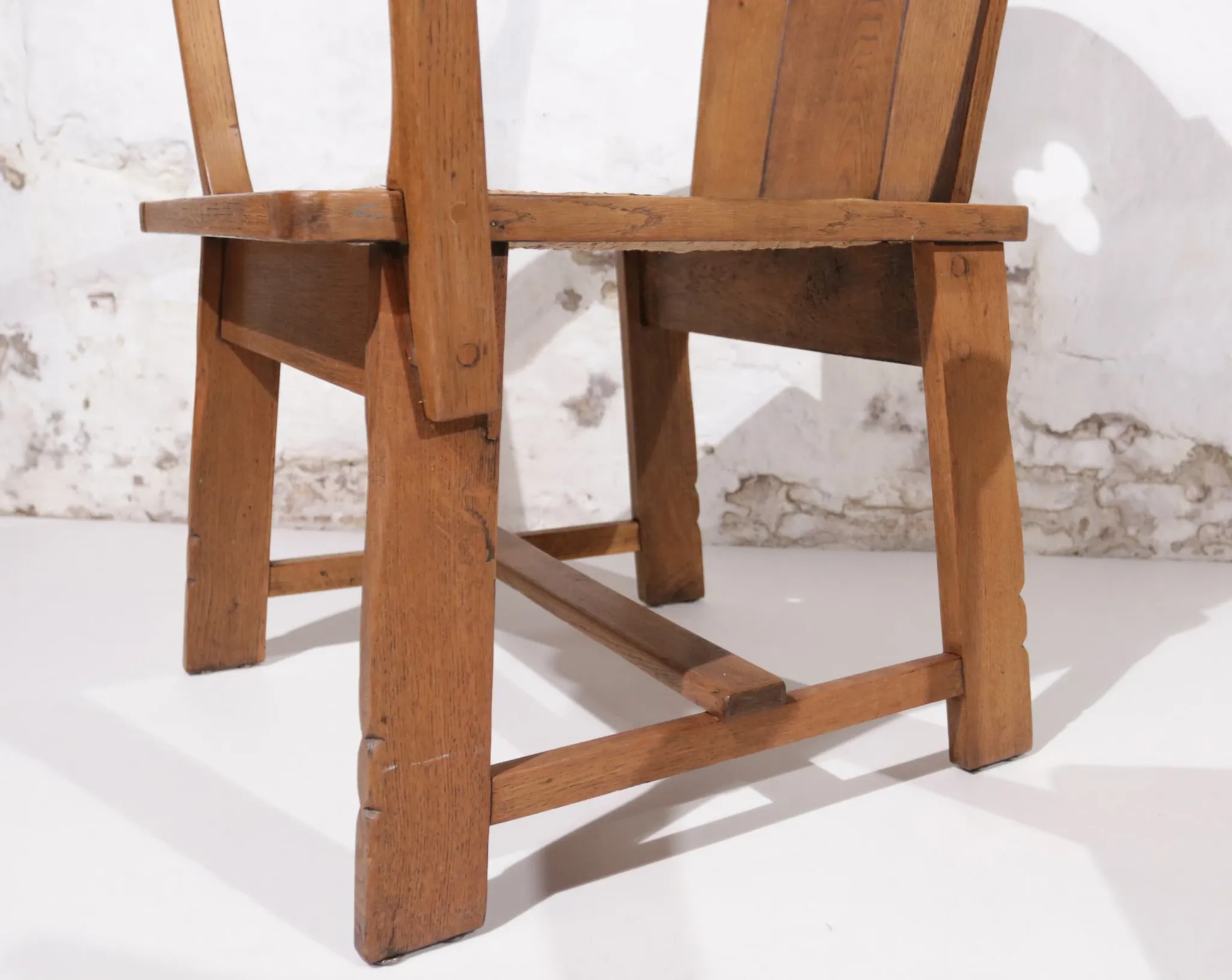 Pair of brutalist oak throne chairs with rush seats – Netherlands, 1930s