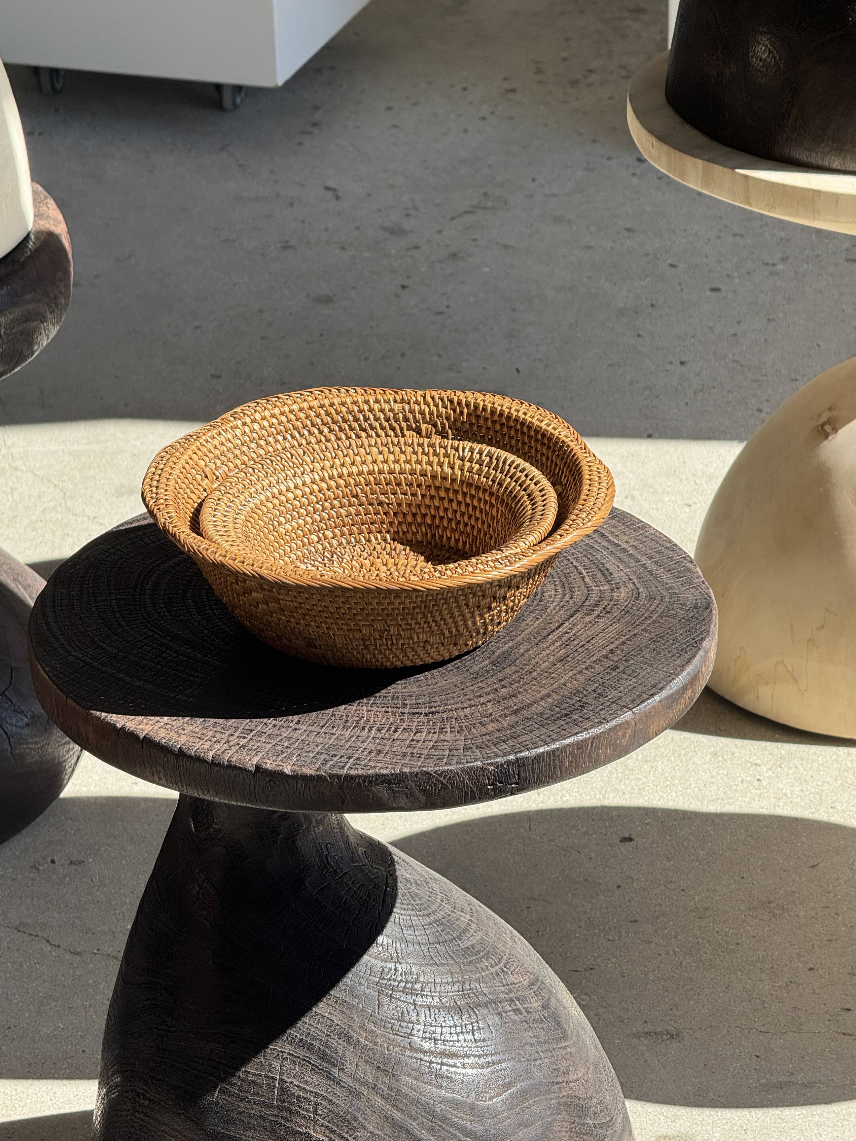 Sexy Neck - Solid wood (monoxyle) brown side table