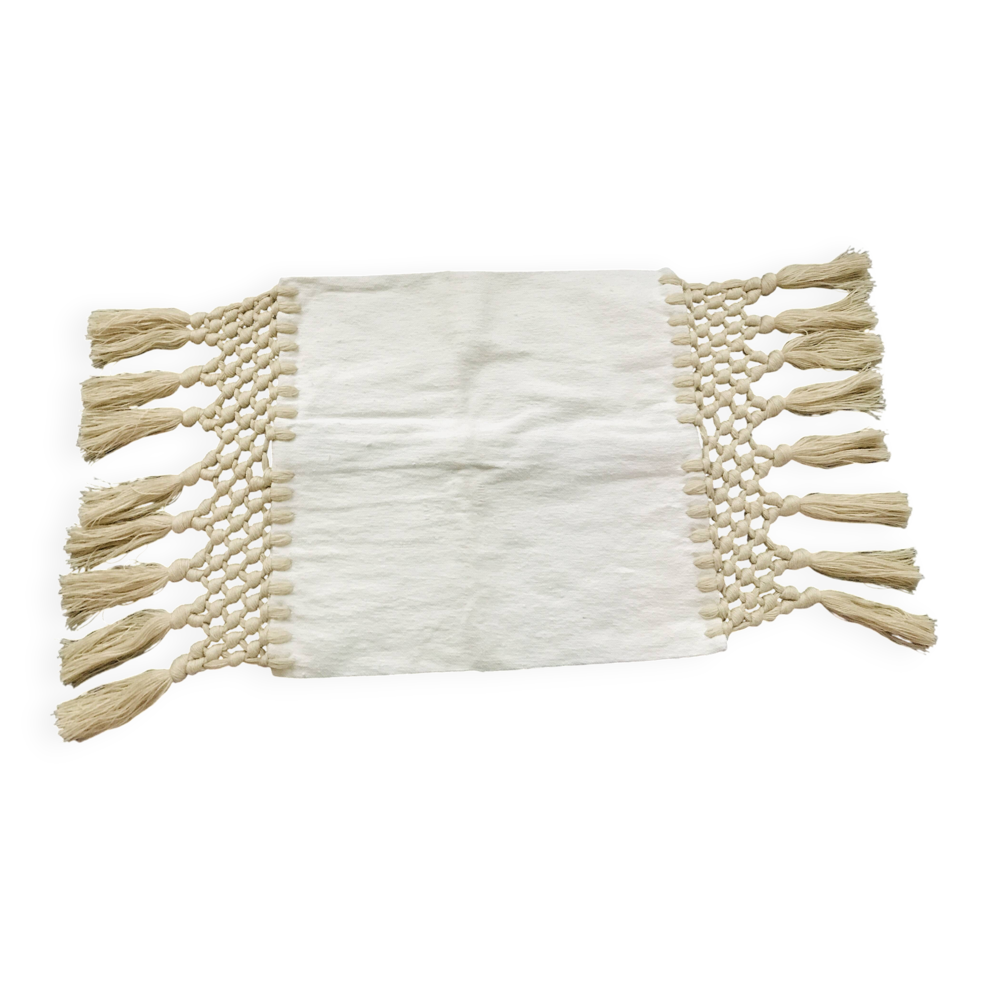 Wool and macramé cushion cover