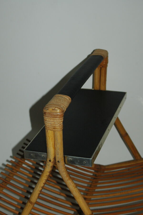 Porte revue en rotin