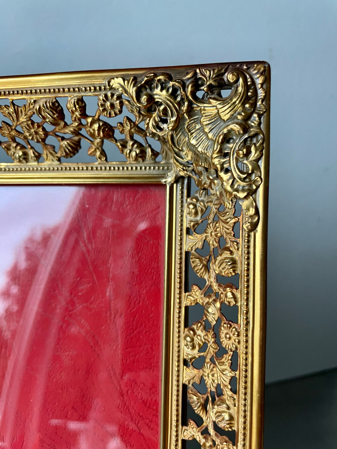 Antique xl metal frame in gold colored brass 29.5 cm x 23 cm convex glass