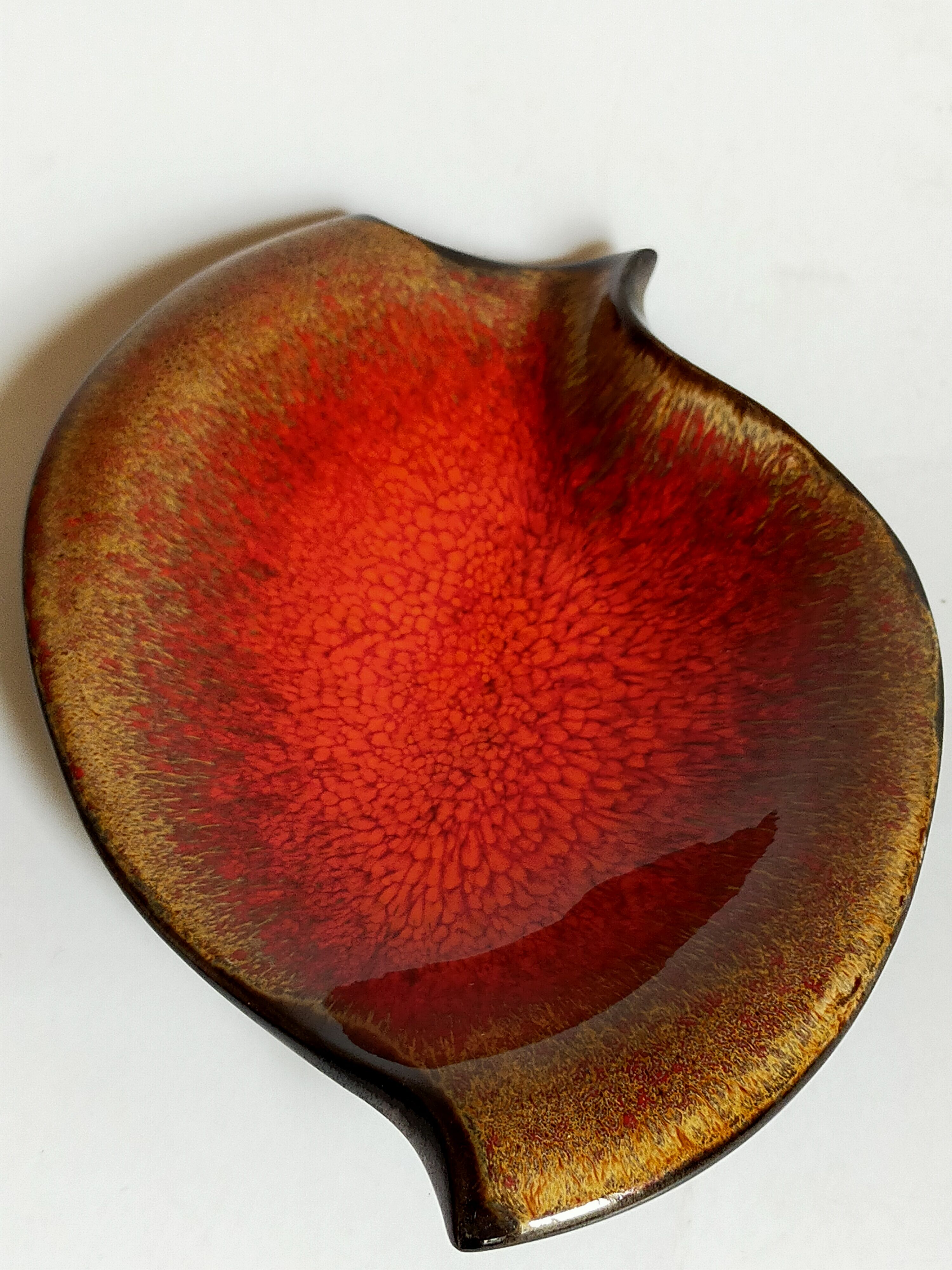 Free-form vacuum-pockets metal enamel French