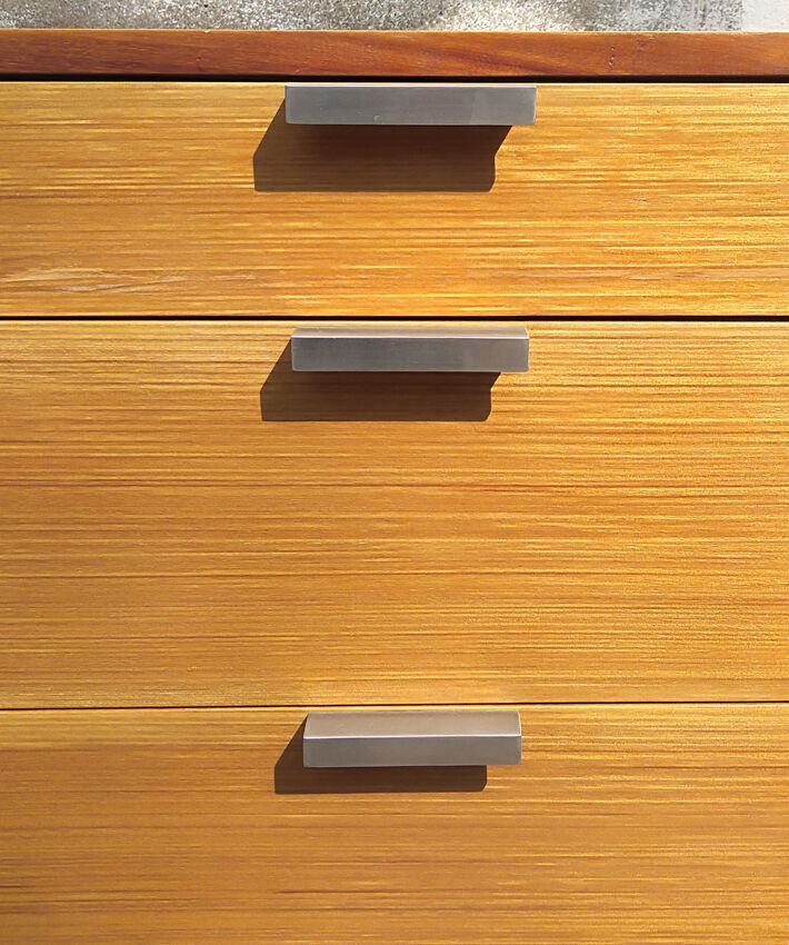 Dresser John and Sylvia Reid, stag edition1960