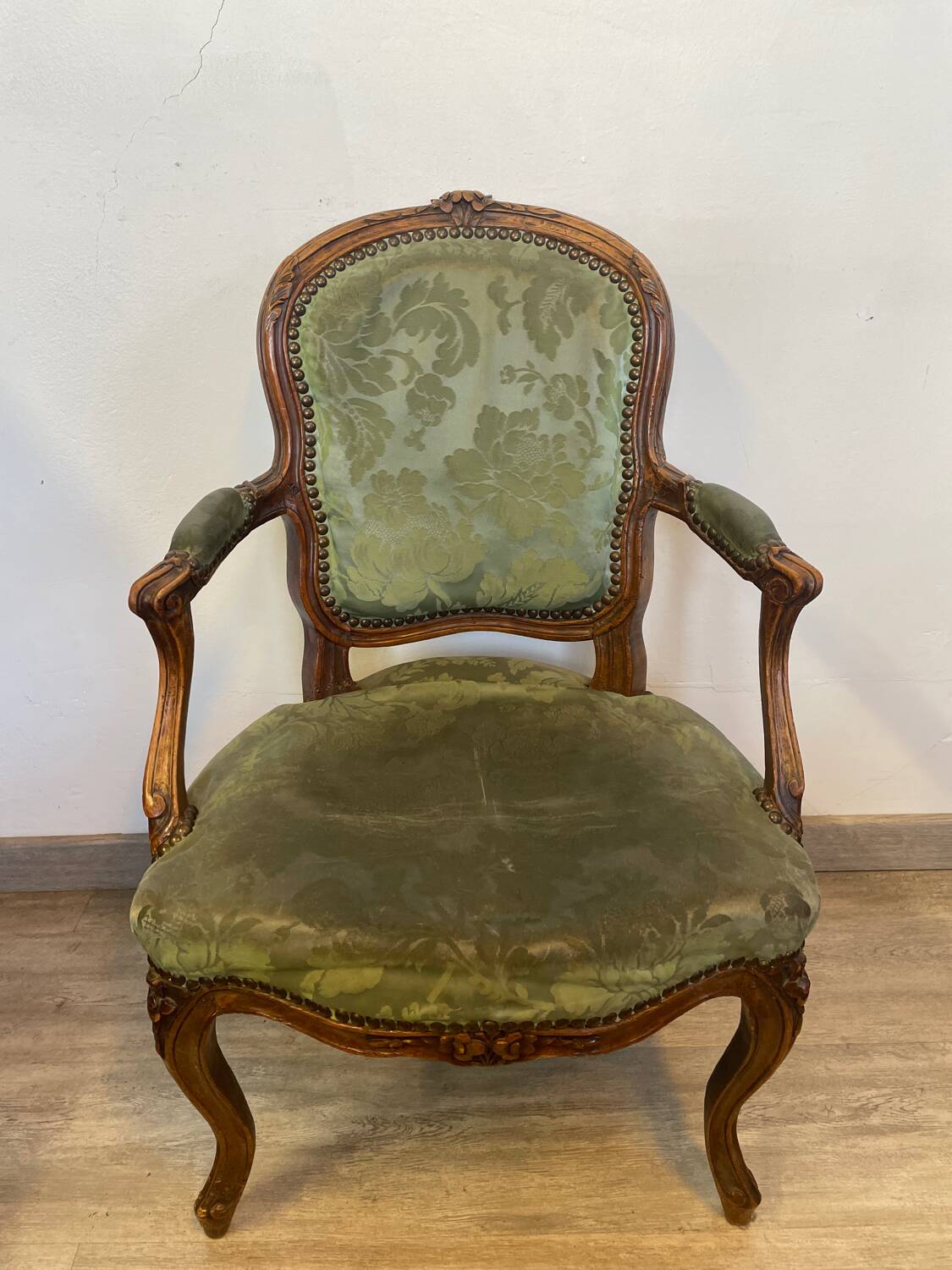 Fauteuils cabriolet Louis XV estampillé F. Raisin