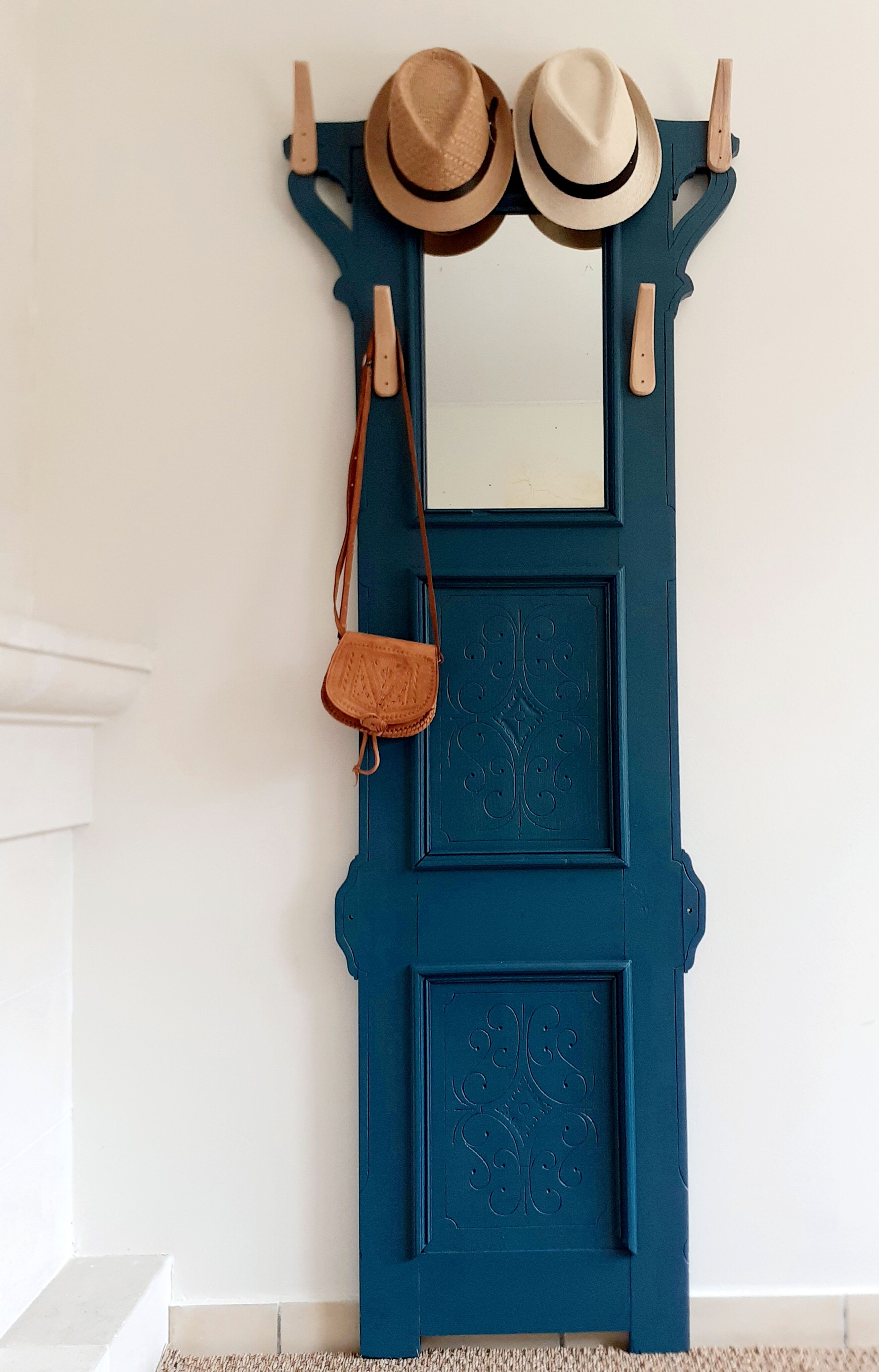 Retro cloakroom coat rack