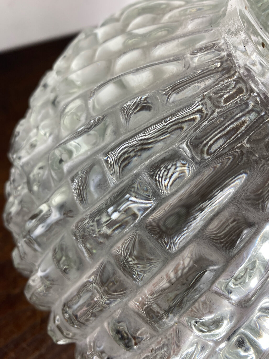 Globe en verre à décors géométriques
