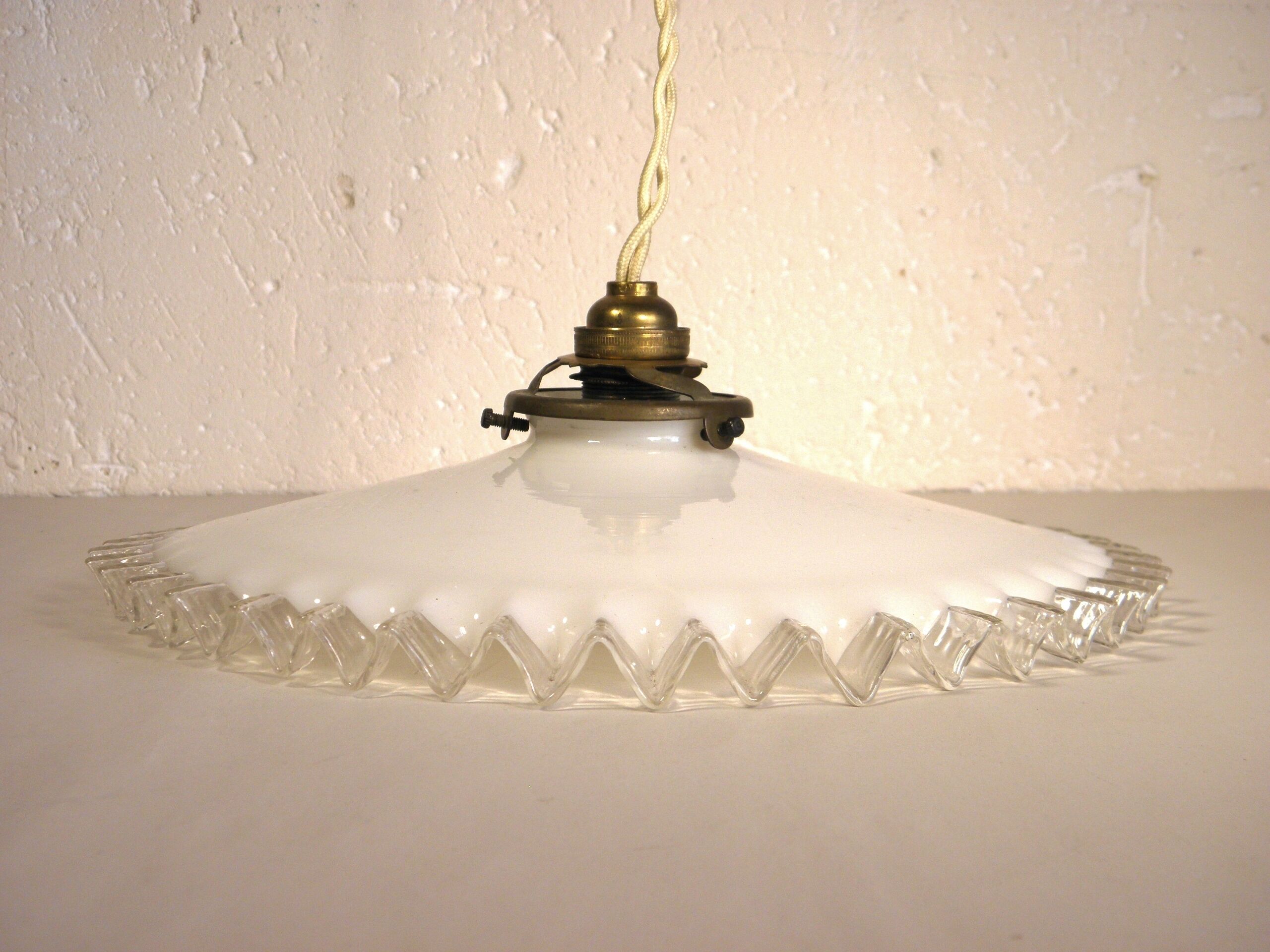 White opaline suspension