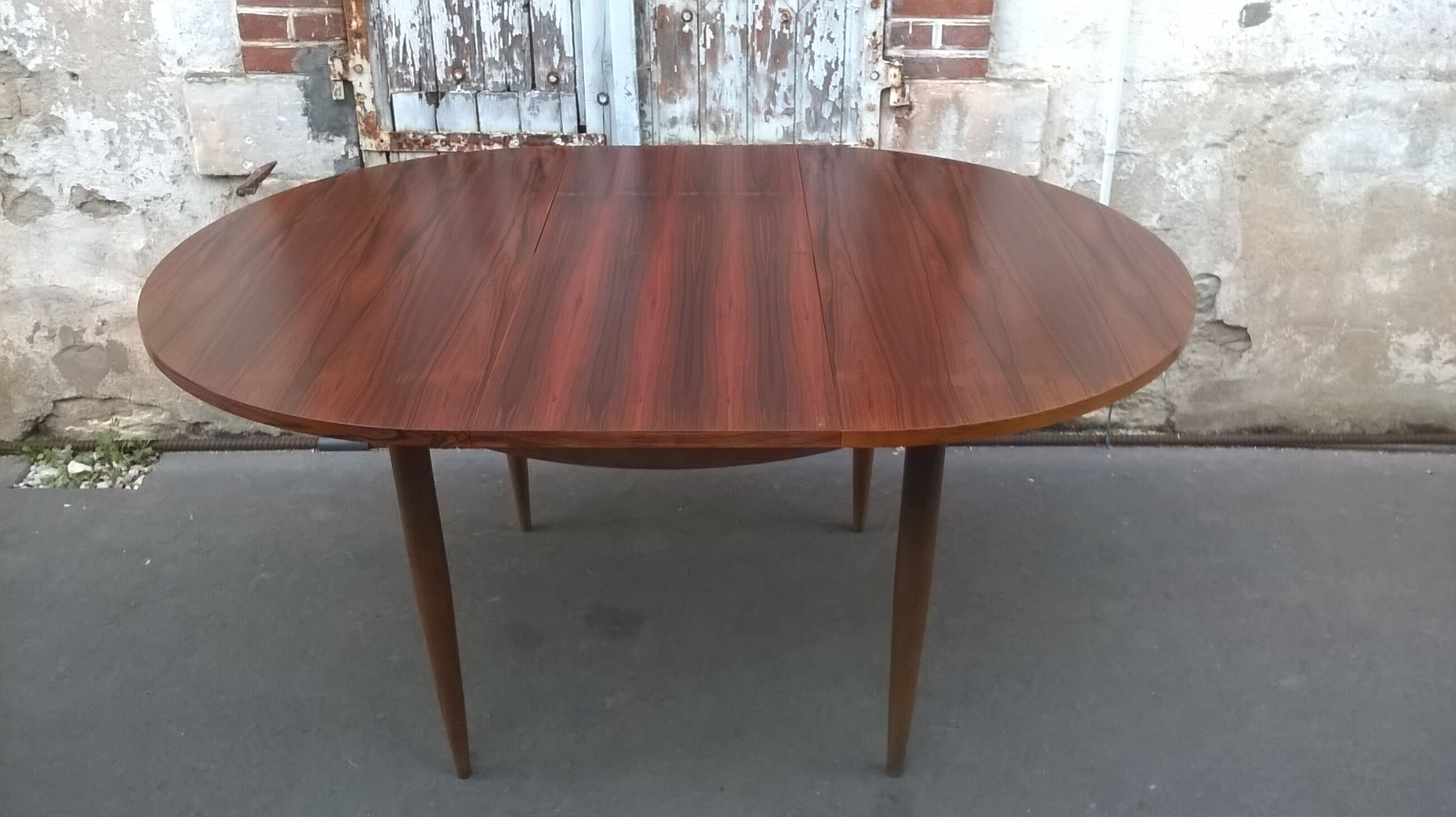 Rosewood stretch table