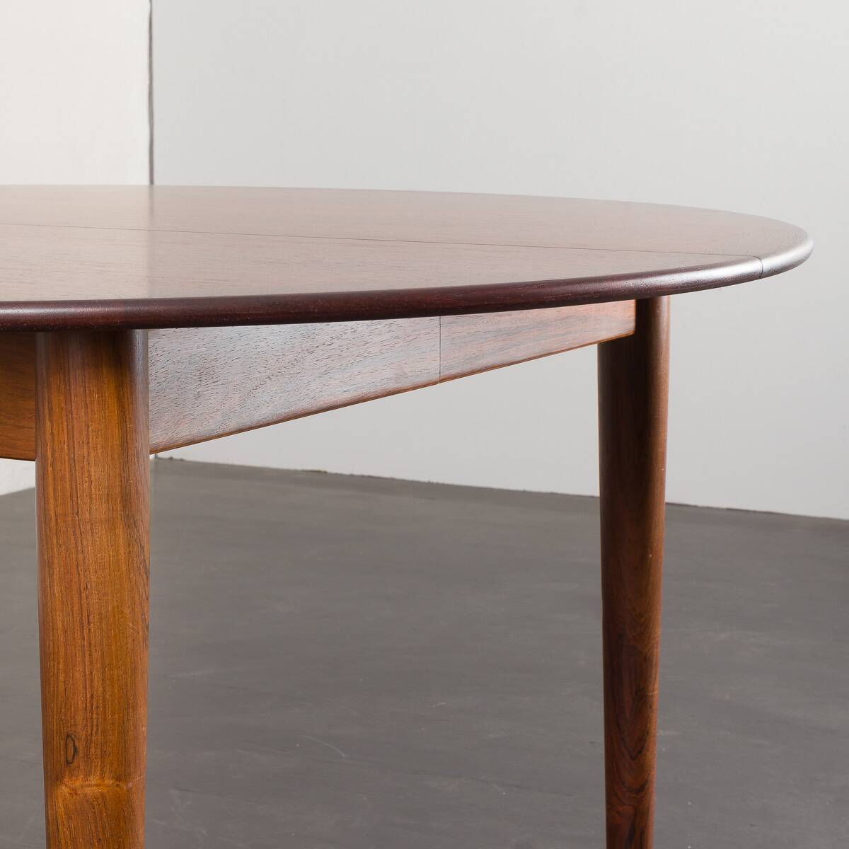 Circular dining table in rosewood, model 'PJ 2-5' by Grete Jalk
