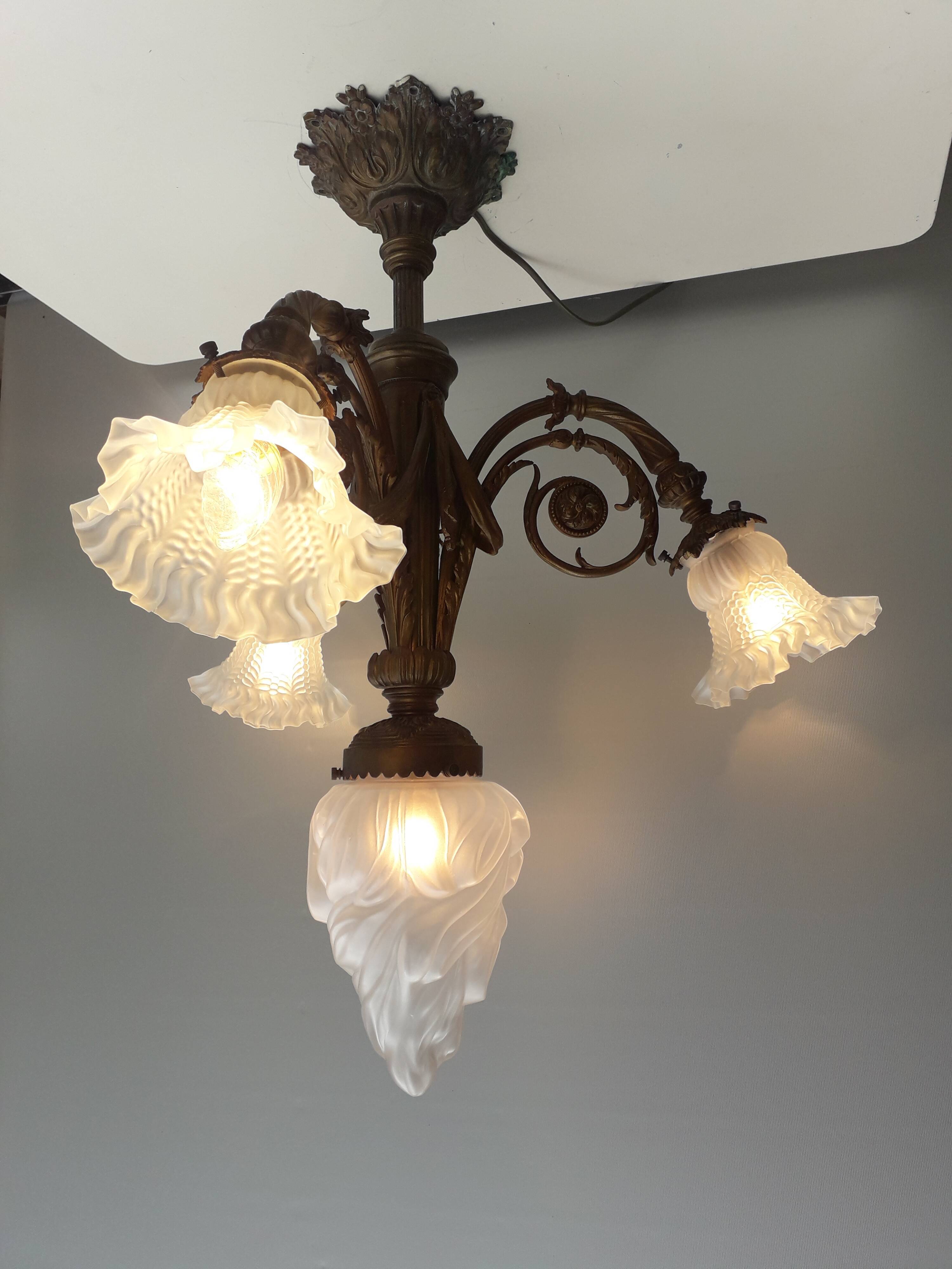 Art nouveau chandelier in bronze and pressed glass 1920