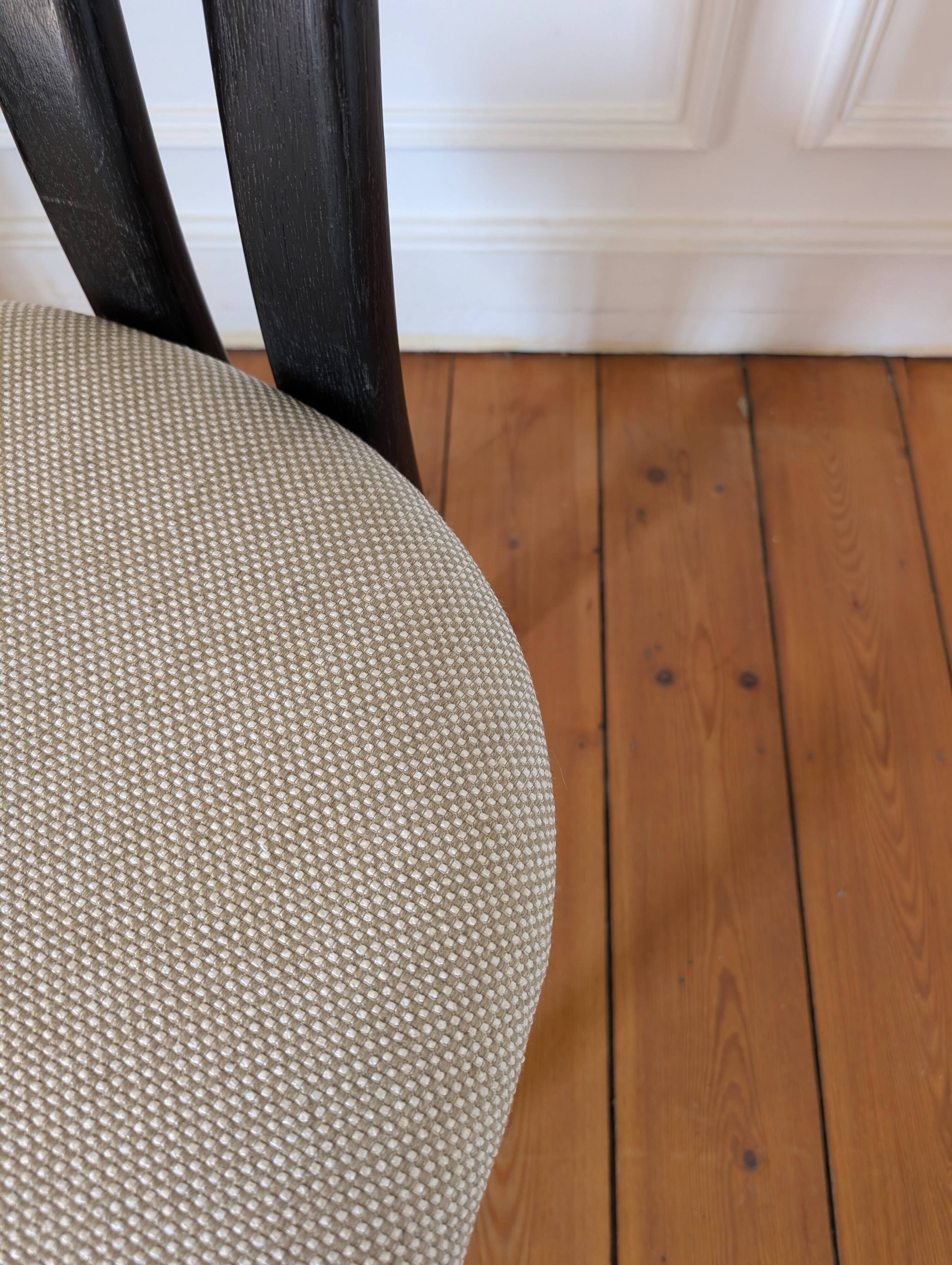 Set of 4 Oak "T-Shape" dining chairs