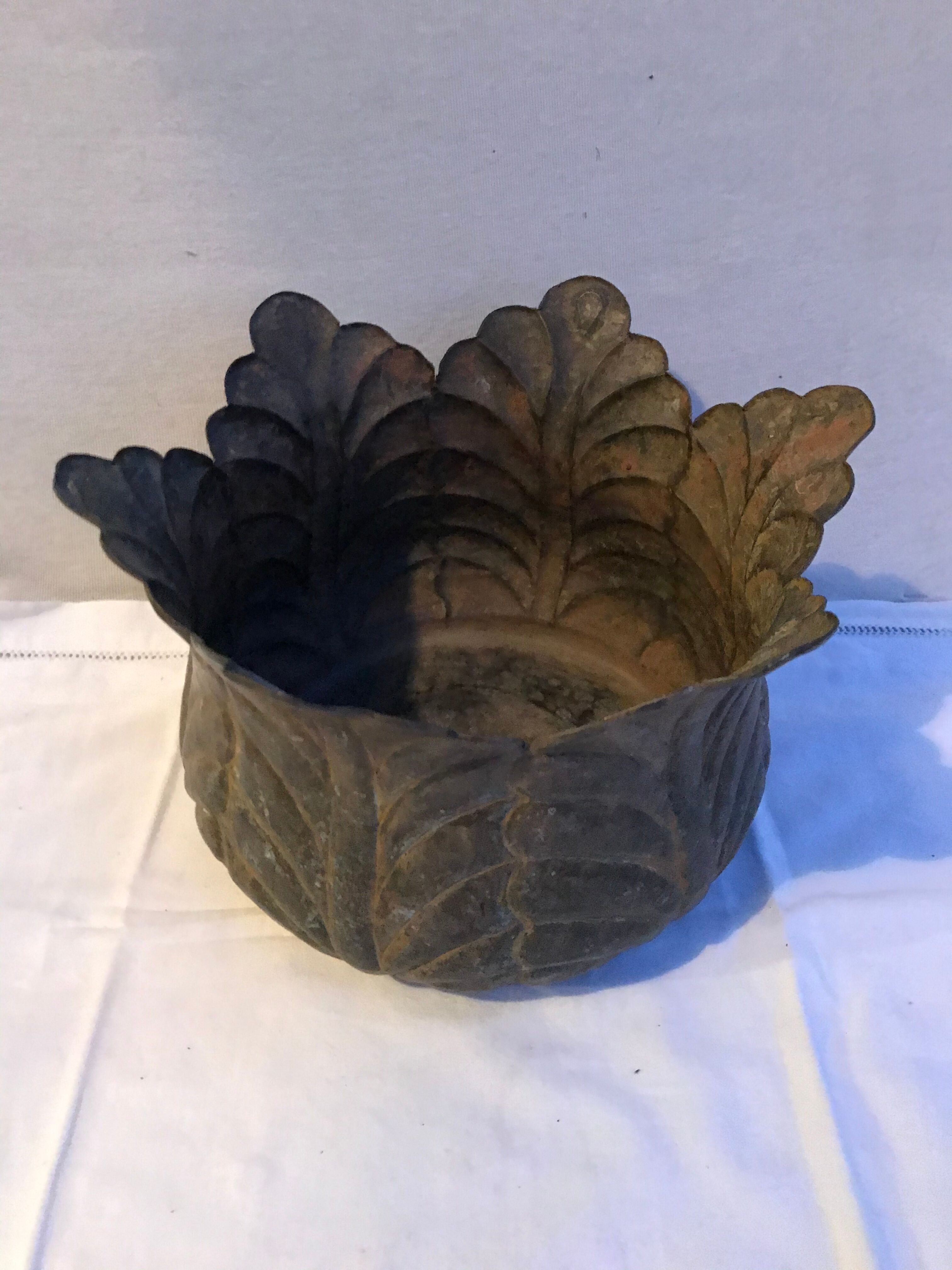 Cache pot plants metal shape petals flowers decoration vintage garden decoration