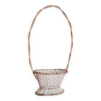 Plant holder or rattan and scoubidou support
