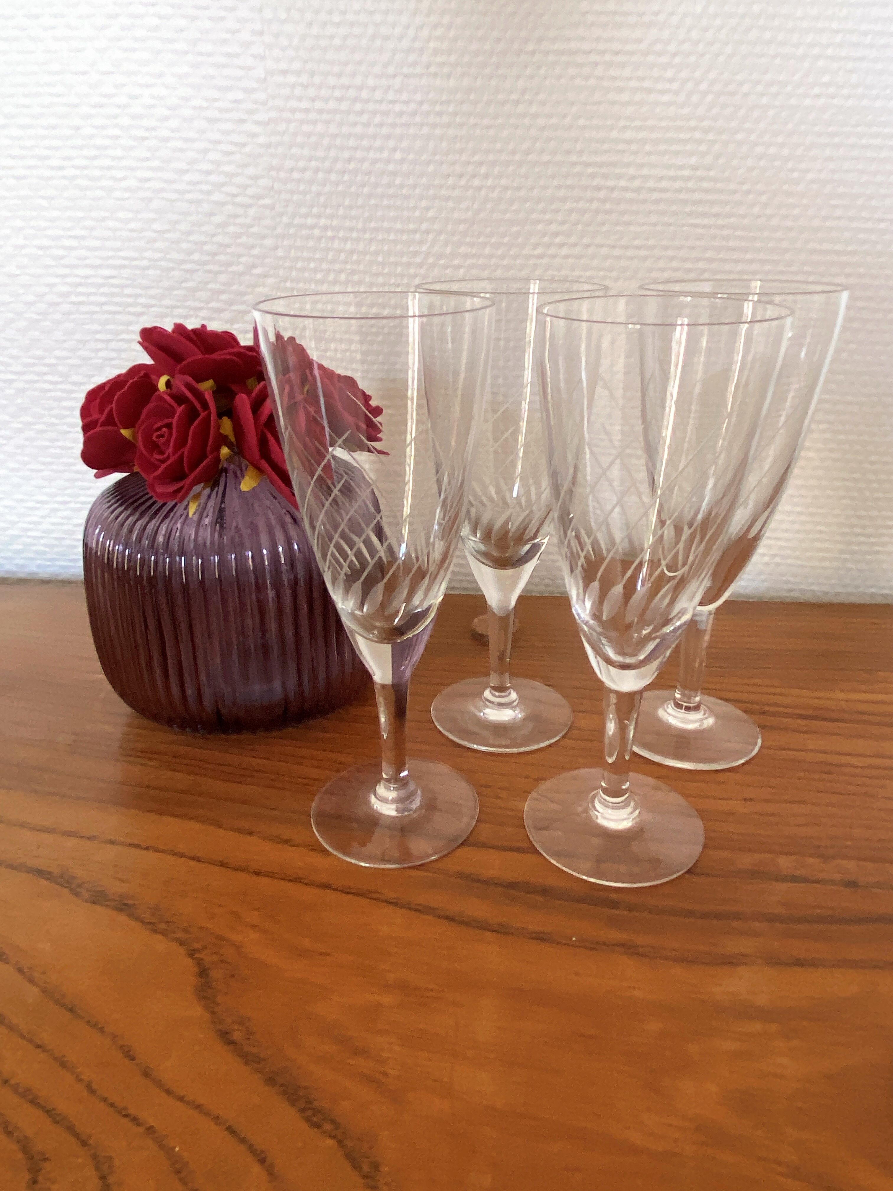 Set of 4 champagne flutes in engraved glass 10 cl
