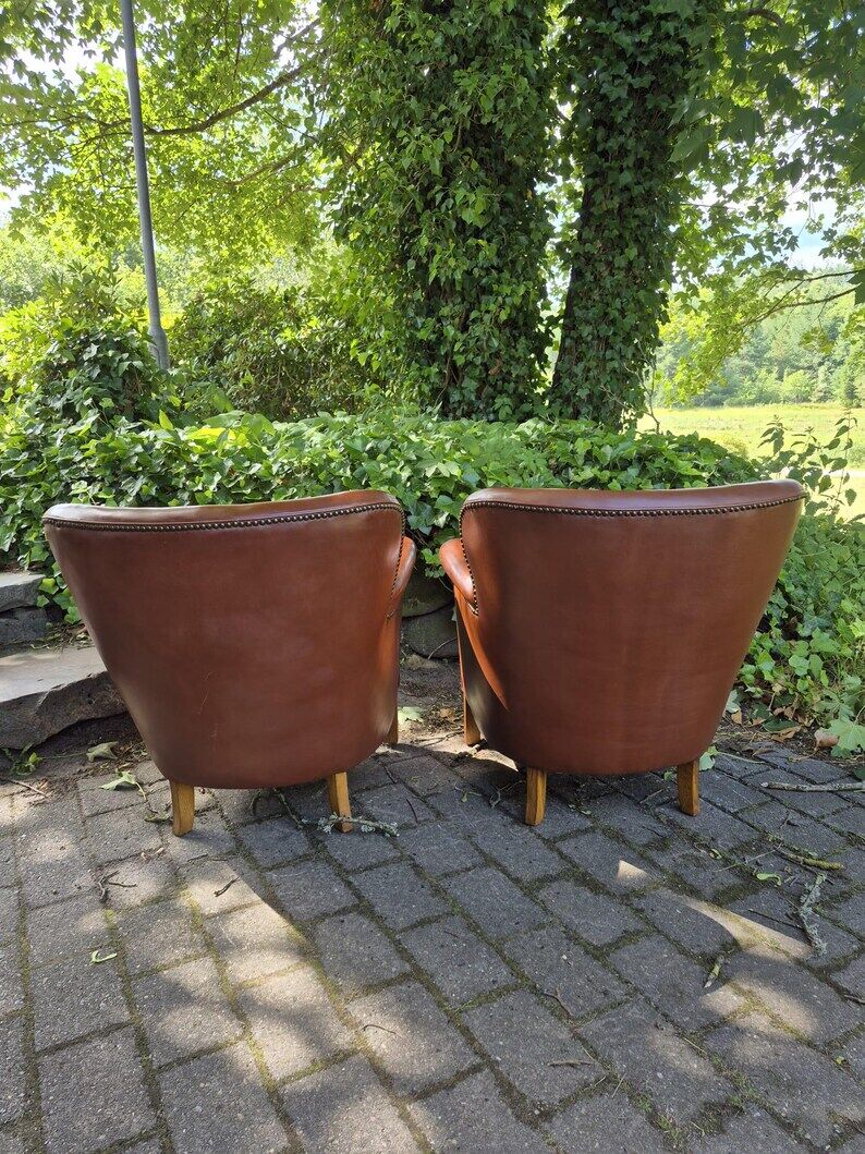 Chaises longues en cuir, design danois. Style urbain moderne.