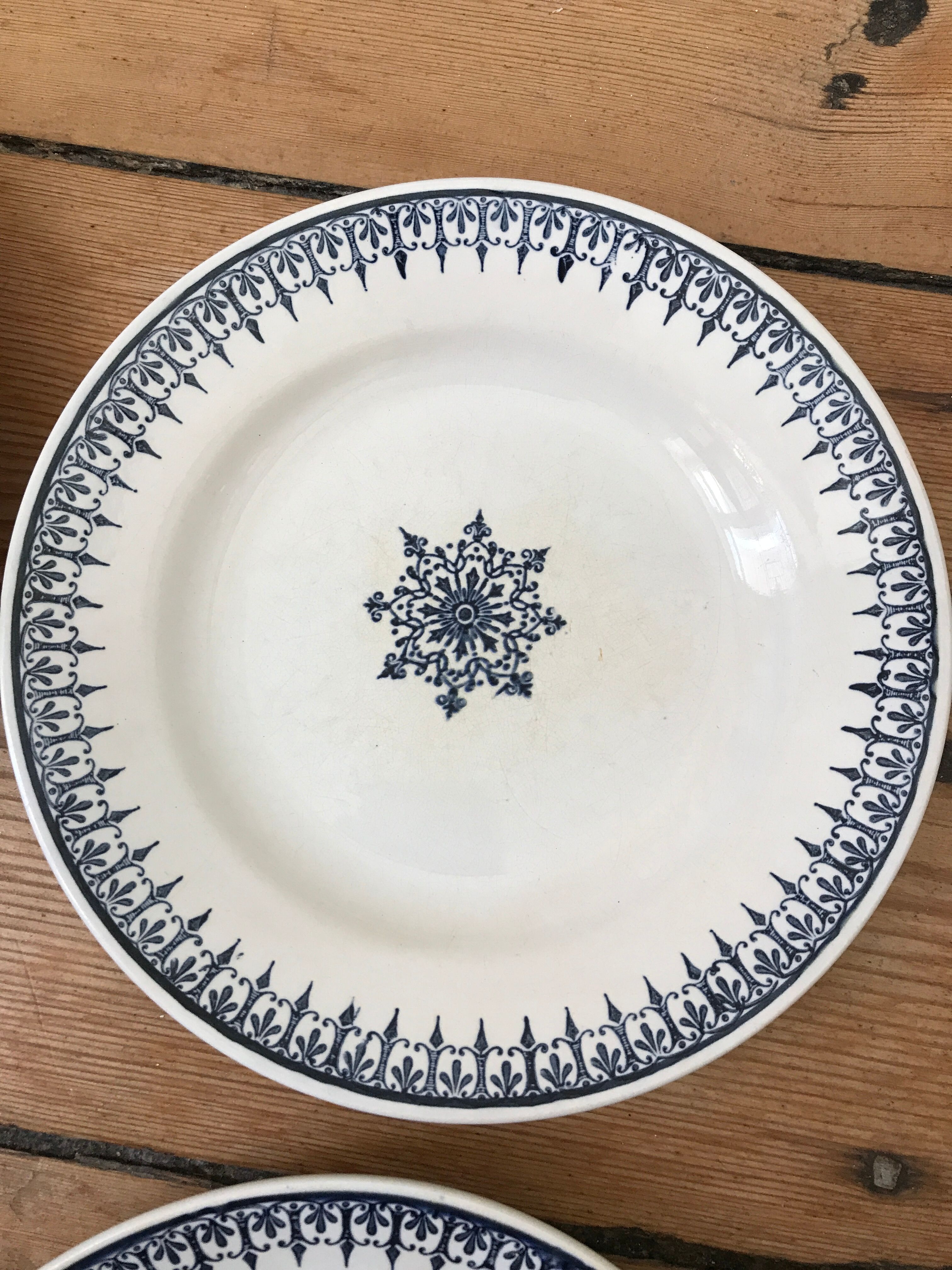 Series of 4 flat plates terre de fer model "primax"