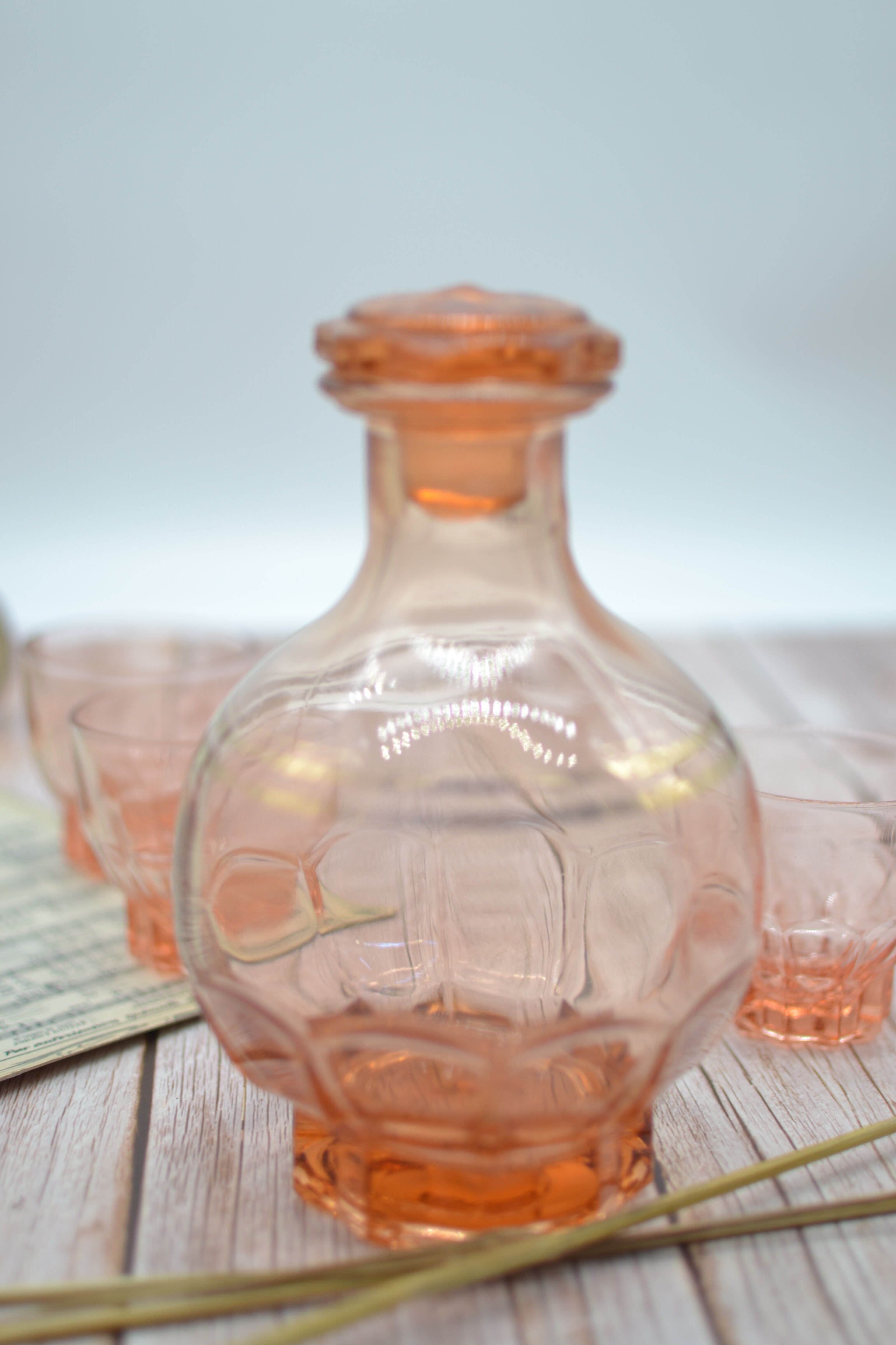 Vintage pink decanter with its 6 glasses