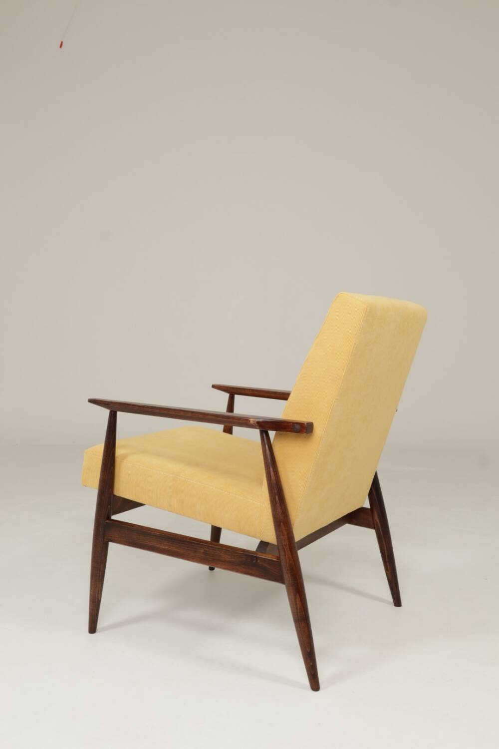 Fauteuil vintage pastel jaune velours côtelé et repose - pieds