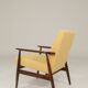 Fauteuil vintage pastel jaune velours côtelé et repose - pieds