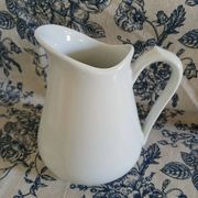 2 small vintage jugs