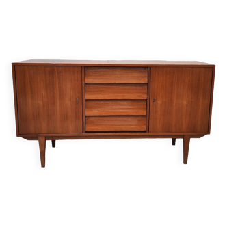 Buffet du milieu du siècle