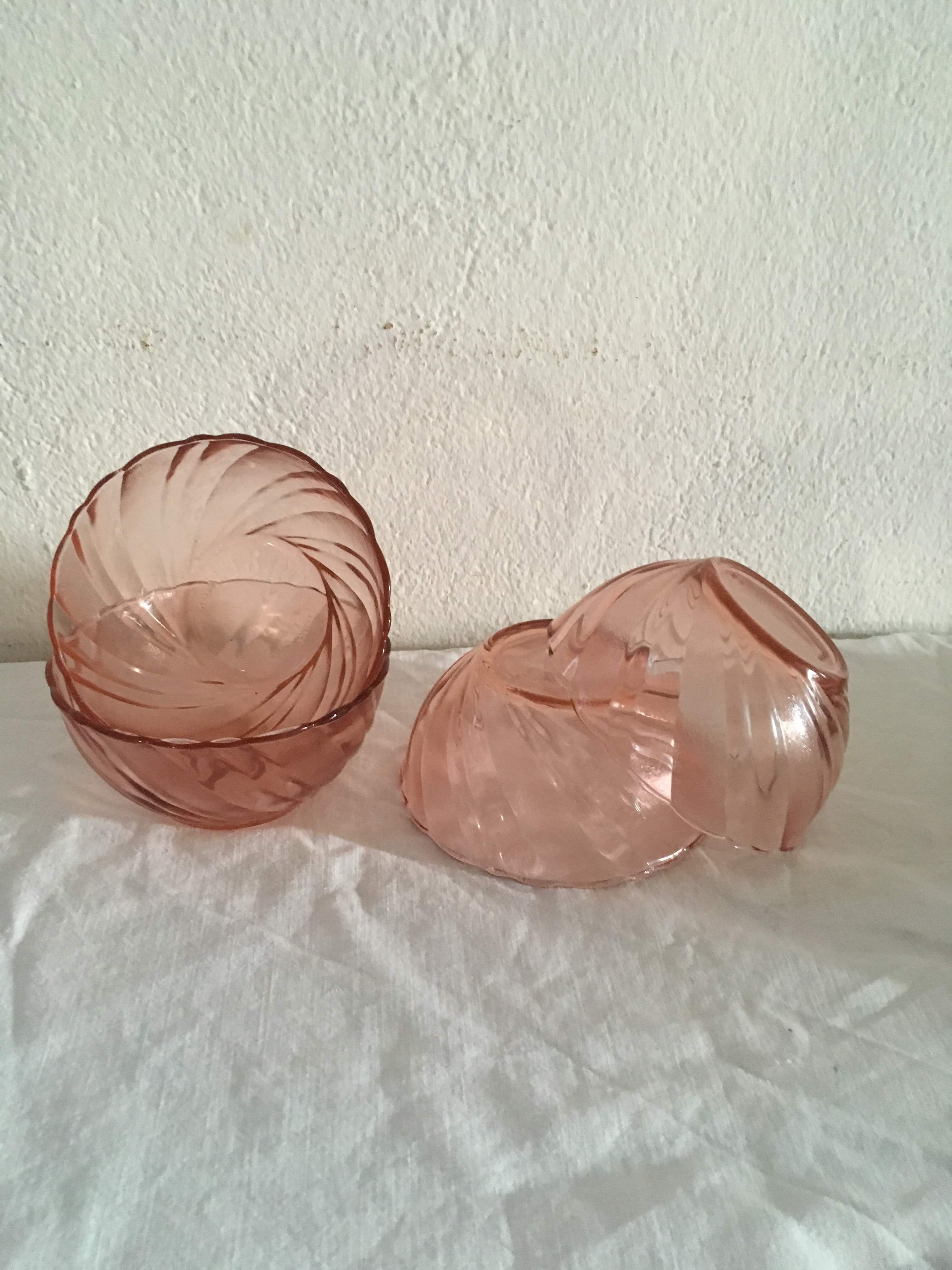 Bols en verre rose de Vereco