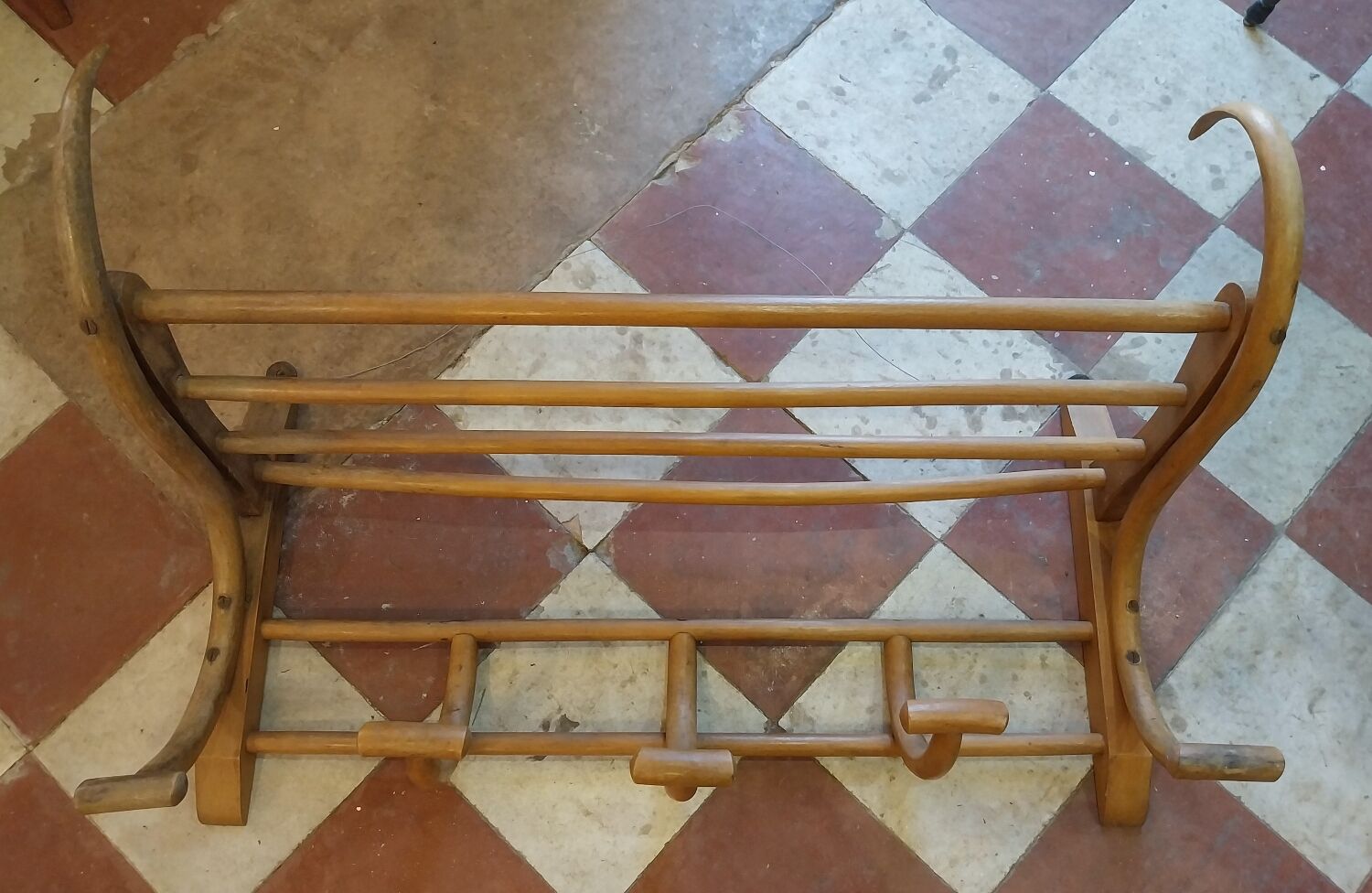 Wall-mounted coat rack