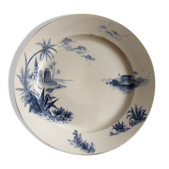 Flat in iron earth "views of the Orient" faience of Gien