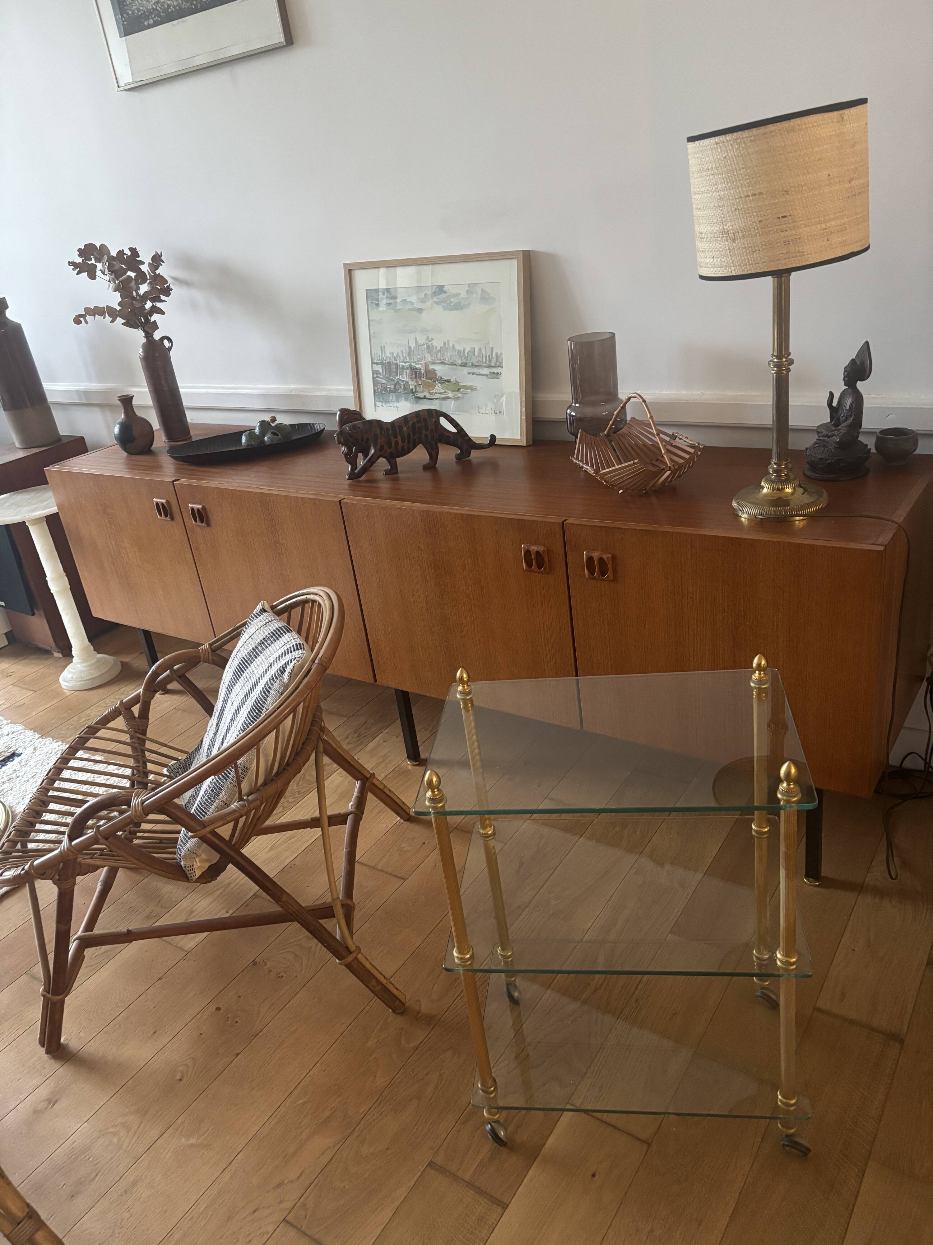 Elegant wheeled serving trolley in gilded brass and glass, in a spirit