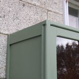 Vitrine haute vintage peinte en vert, rénovée