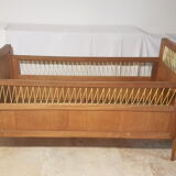Lit enfant bois et fils scoubidou jaune, années 50