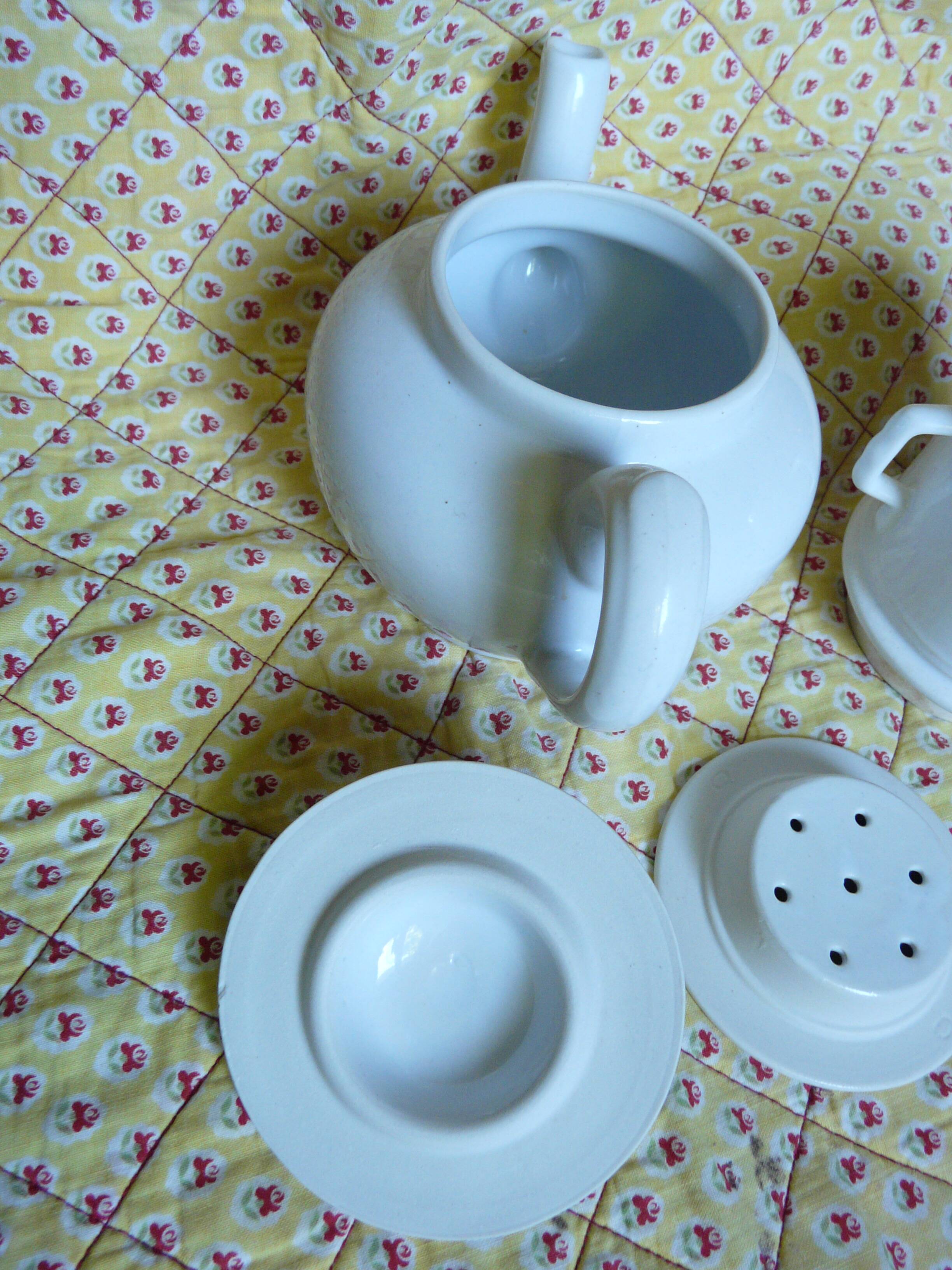 Cafetière salam en porcelaine blanche numéroté