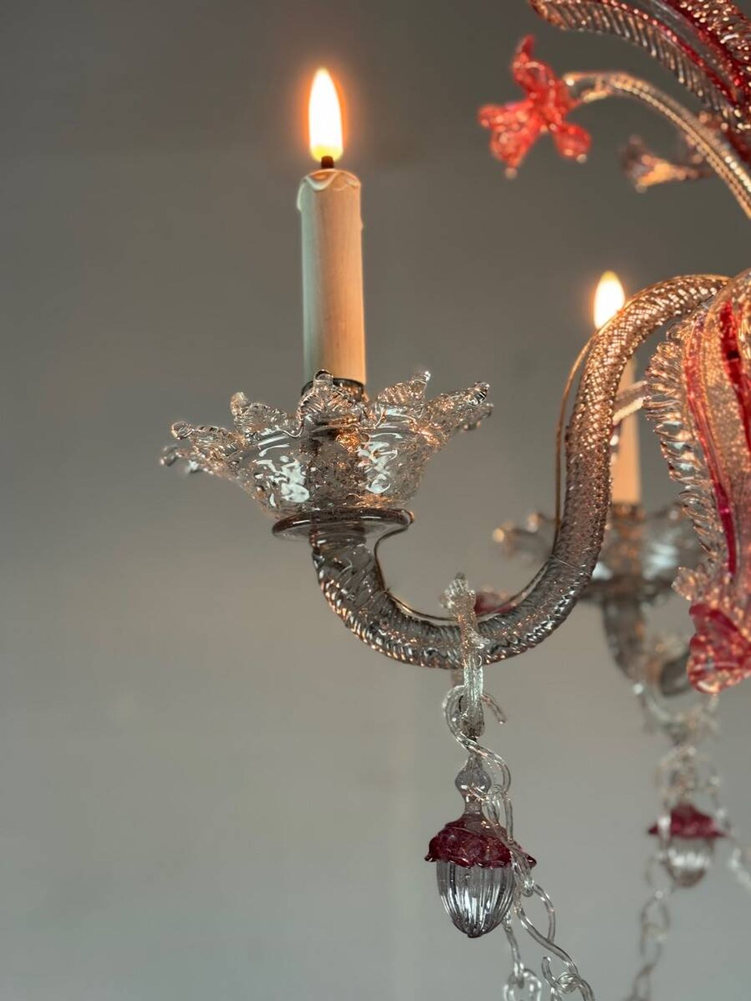 Venetian chandelier in colorless and red Murano glass, 5 light arms