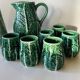 Service Vintage Années 70 – Carafe Majolica Verte + 6 Mugs Feuillage